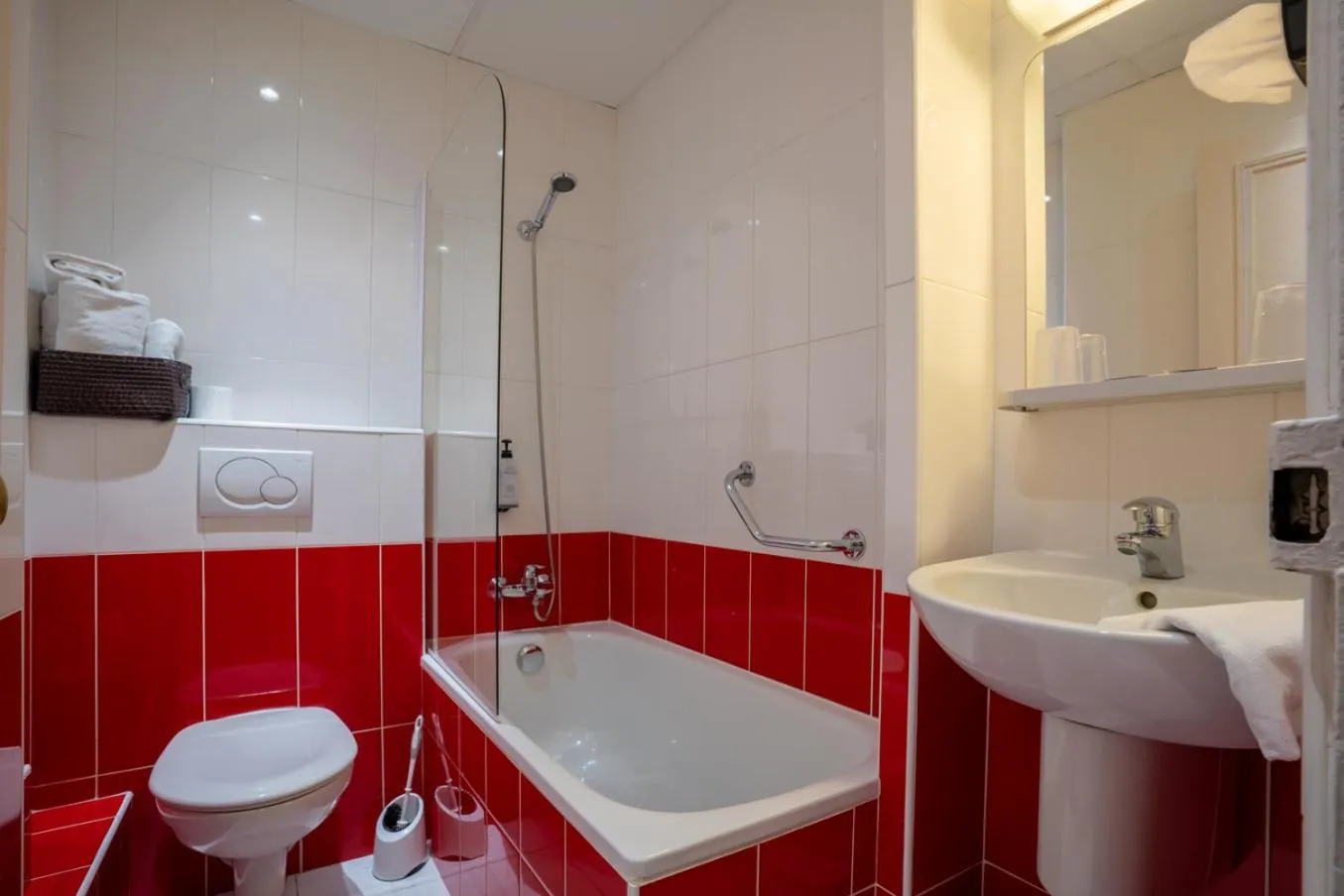 Bathroom in Nouvel Hôtel