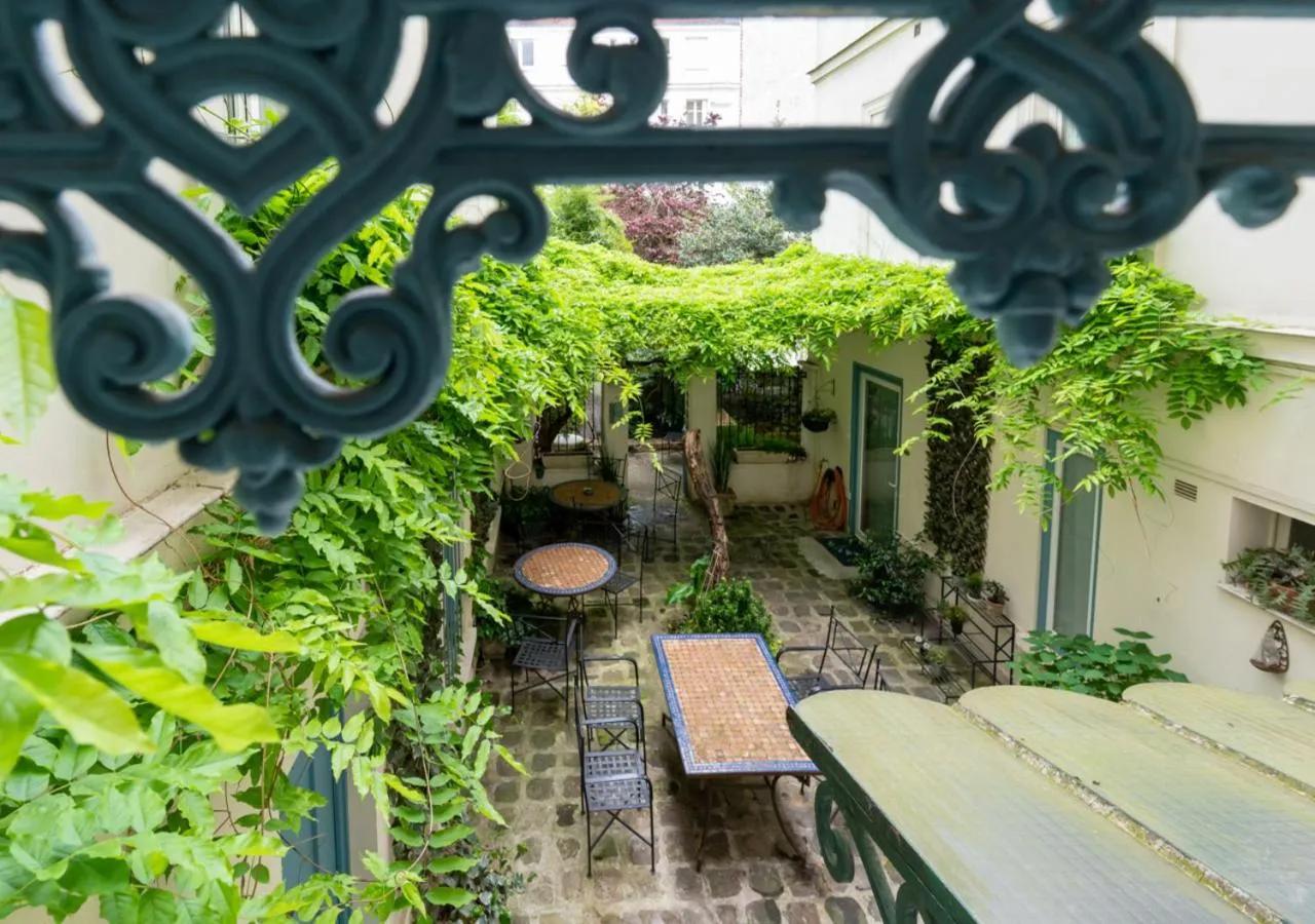 Garden in Nouvel Hôtel