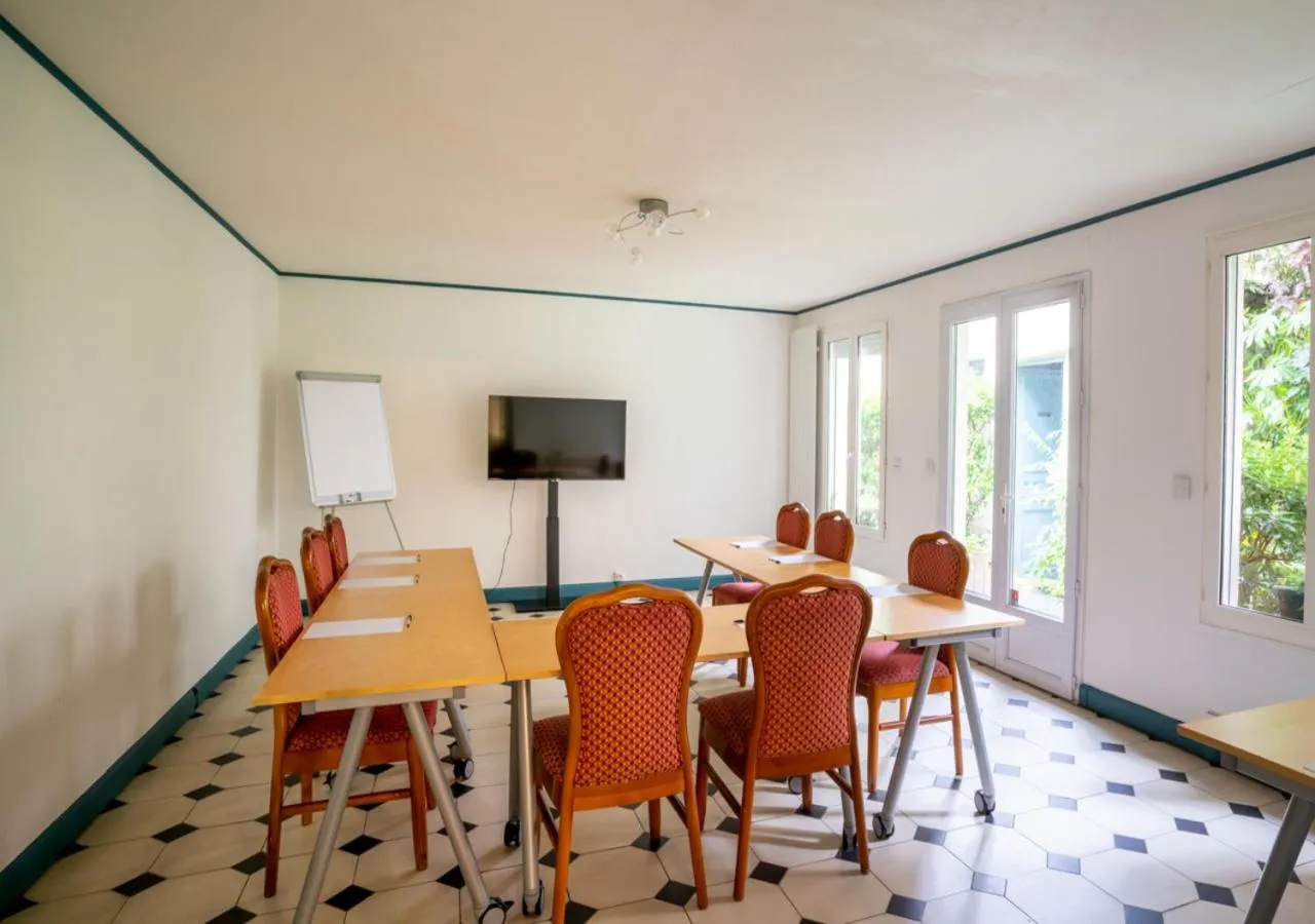 Business facilities in Nouvel Hôtel