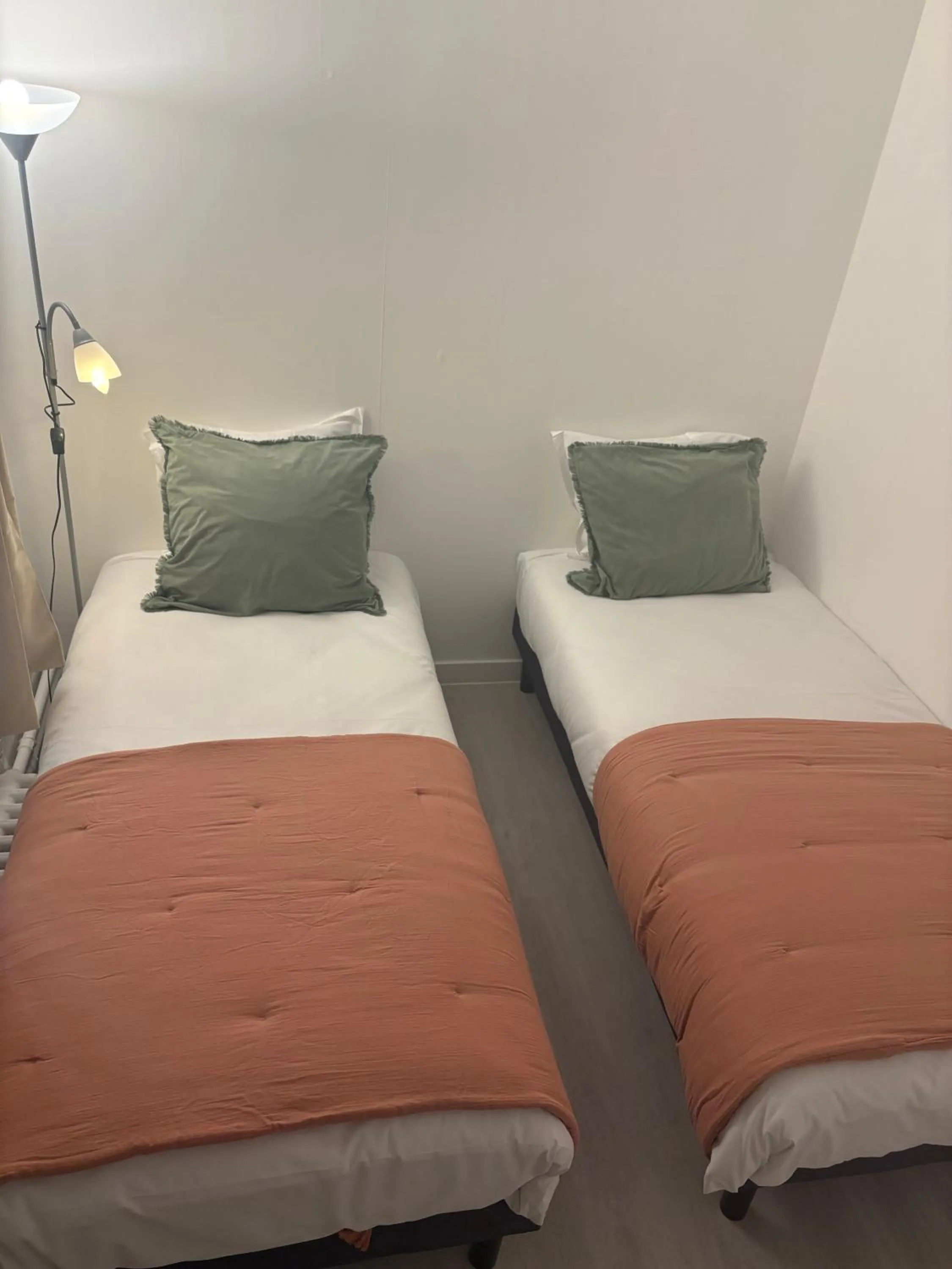 Bed in Nouvel Hôtel