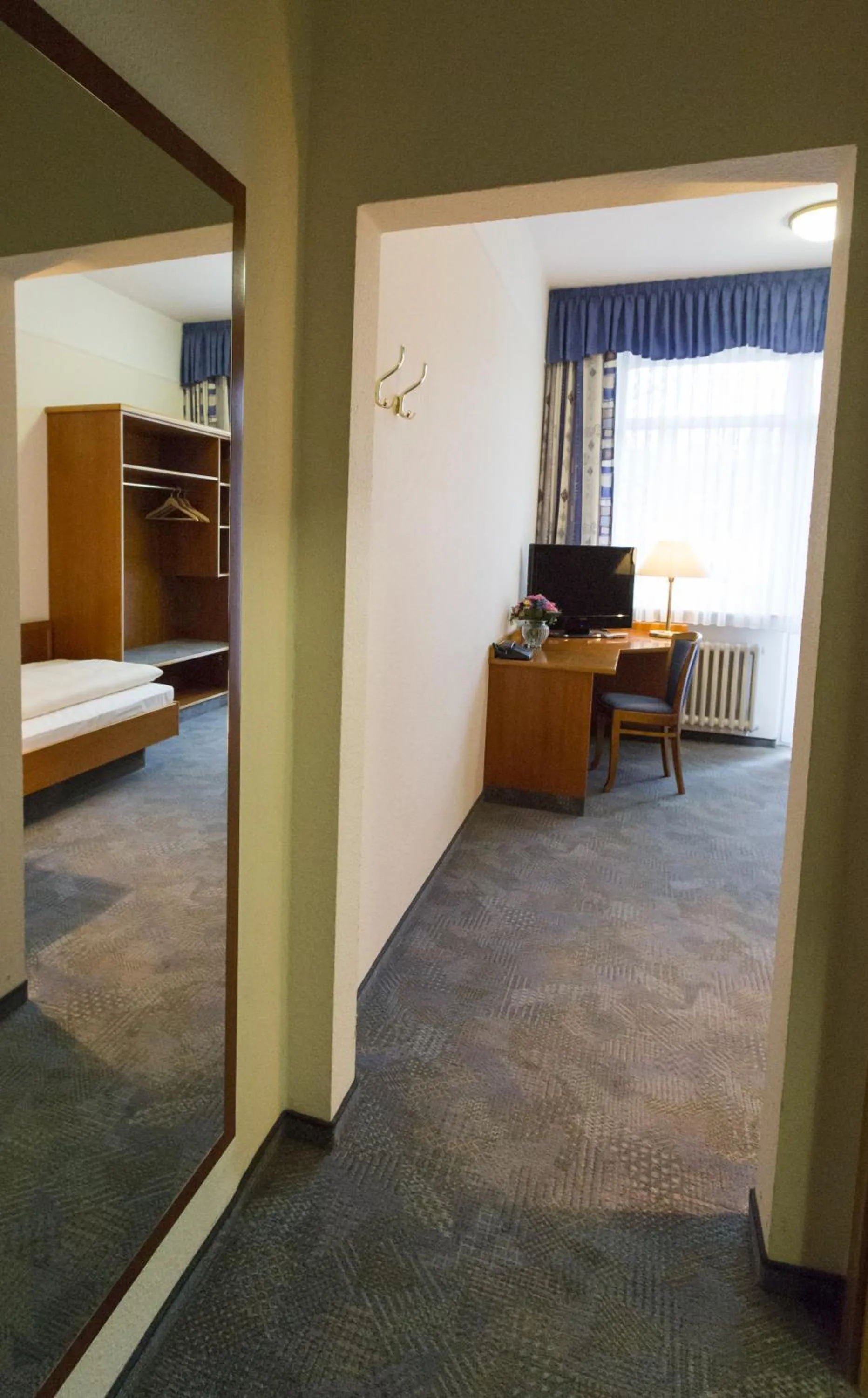 TV and multimedia, Bed in Hotel Eydt Kirchheim