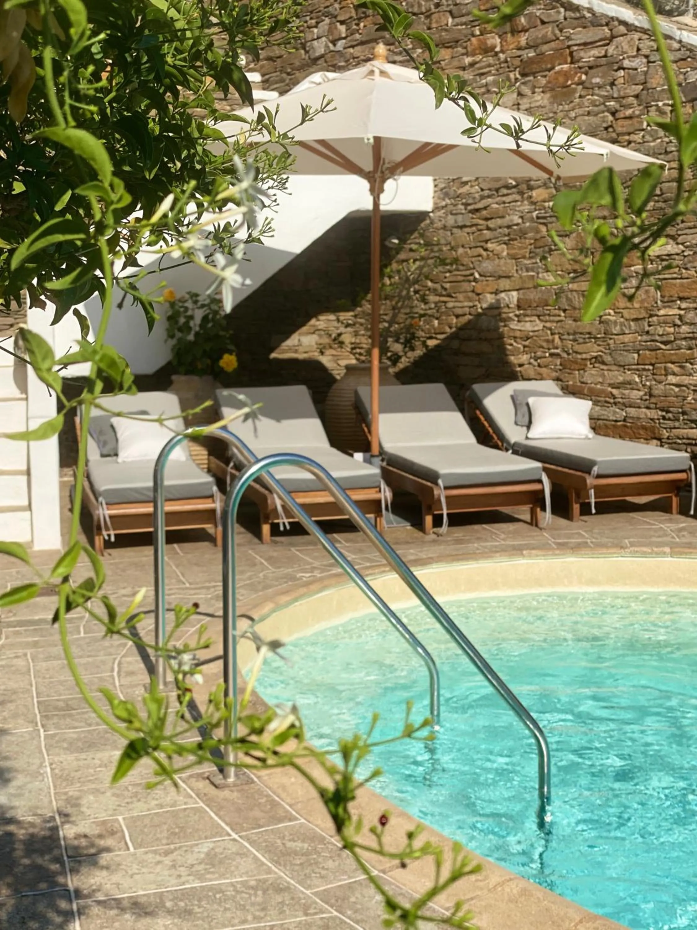 Swimming pool in Niriedes Hotel