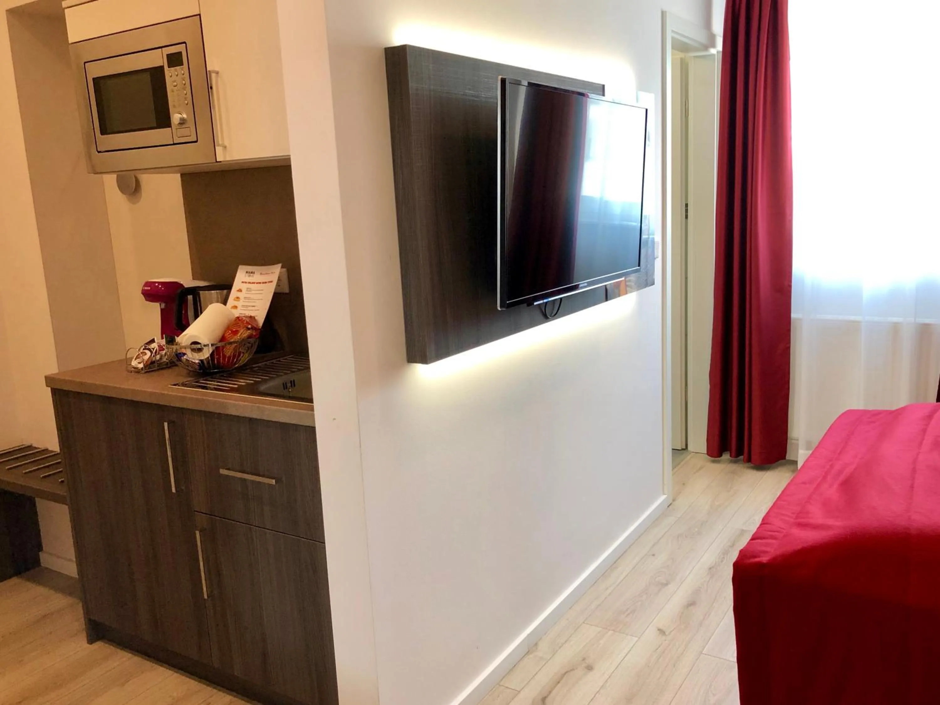 Photo of the whole room in Star Apart Hotel Sachsenhausen