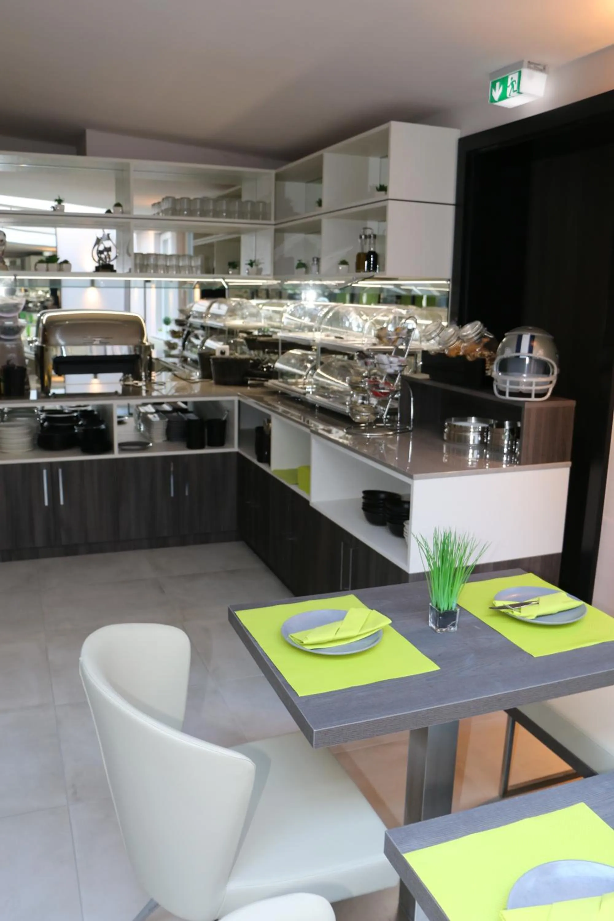 Buffet breakfast in Star Apart Hotel Sachsenhausen