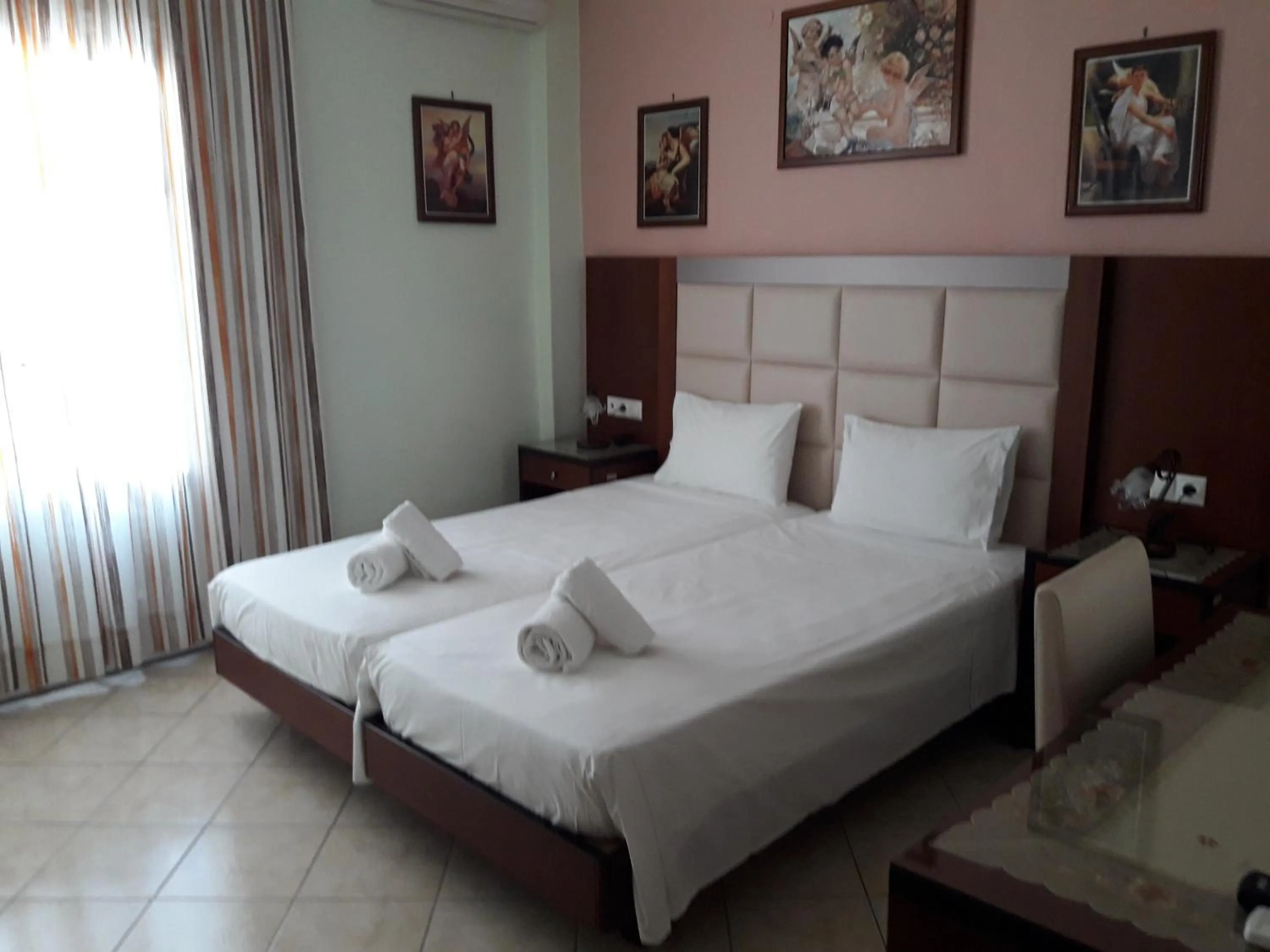 Photo of the whole room, Bed in Parthenon