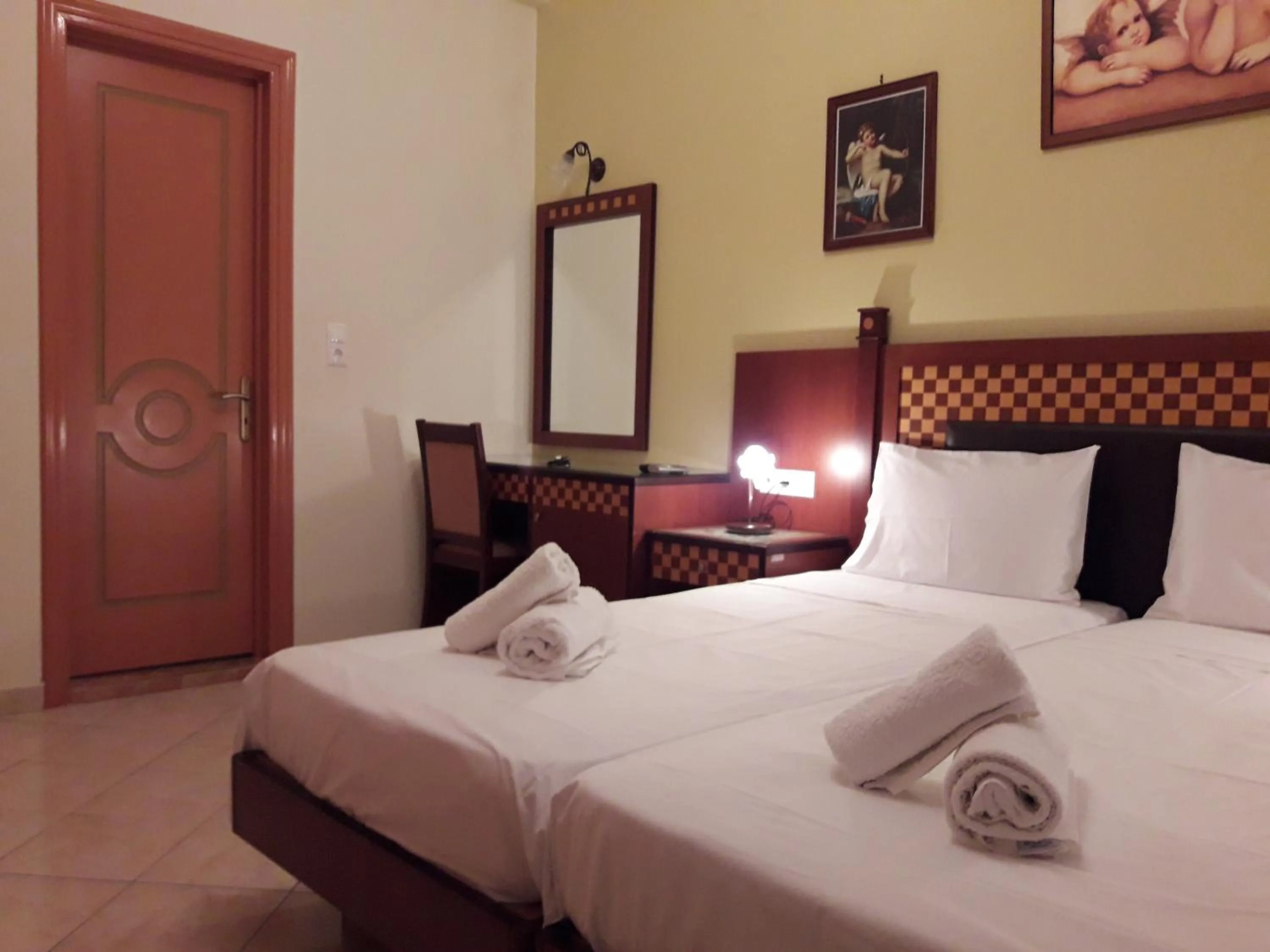 Photo of the whole room, Bed in Parthenon