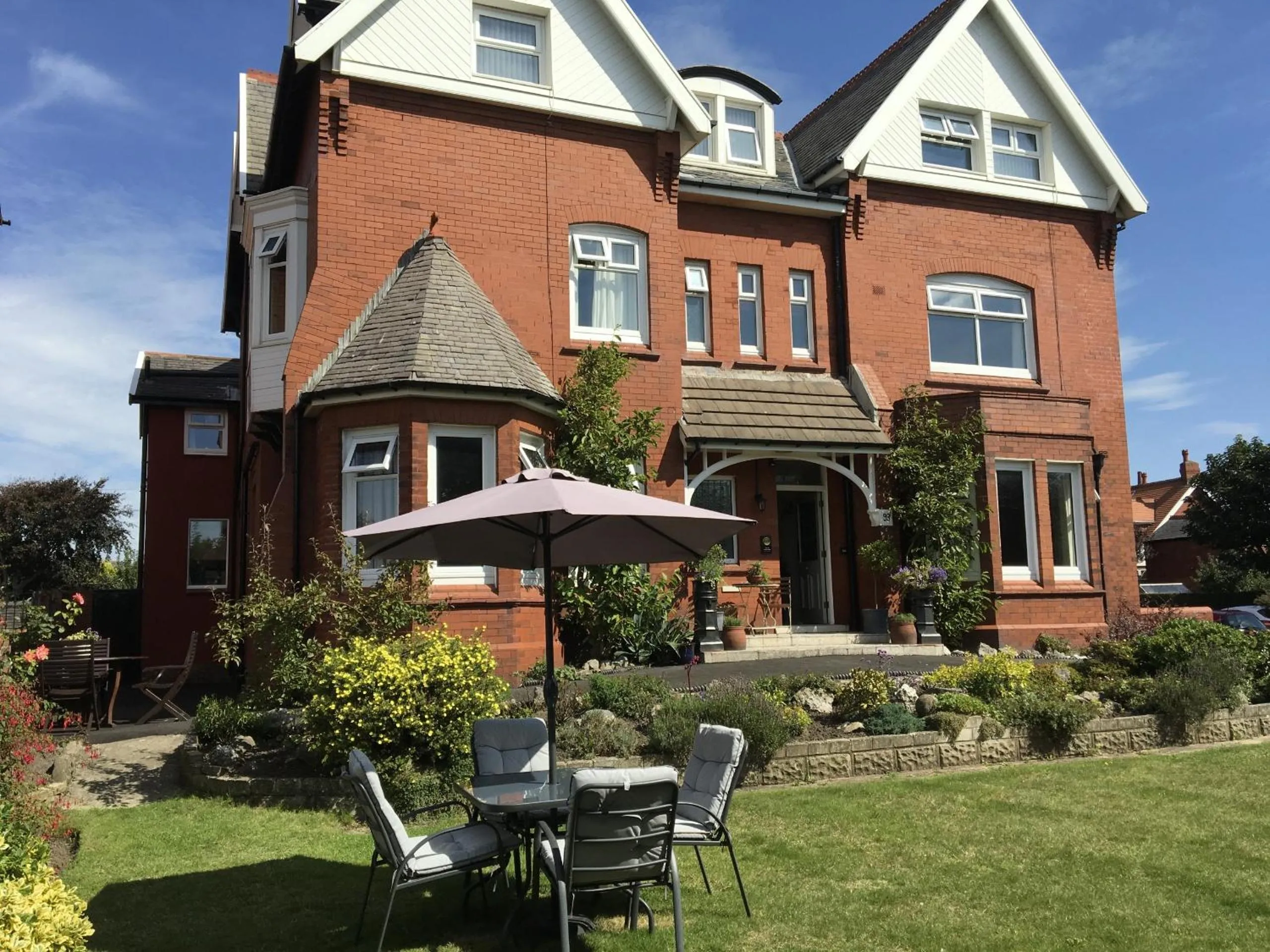 Property building in Mode - The Old School House