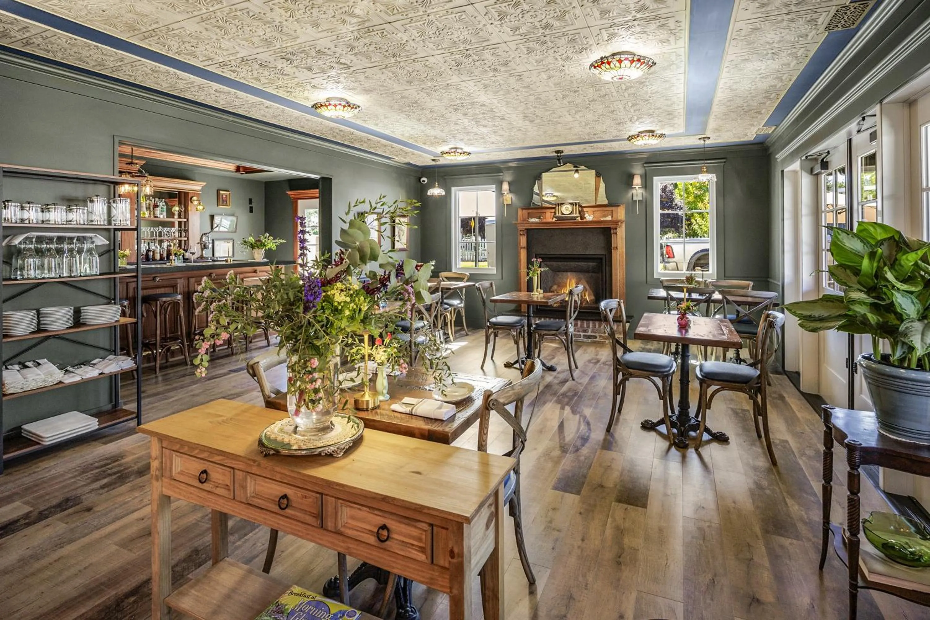 Lounge or bar in McCully House Inn