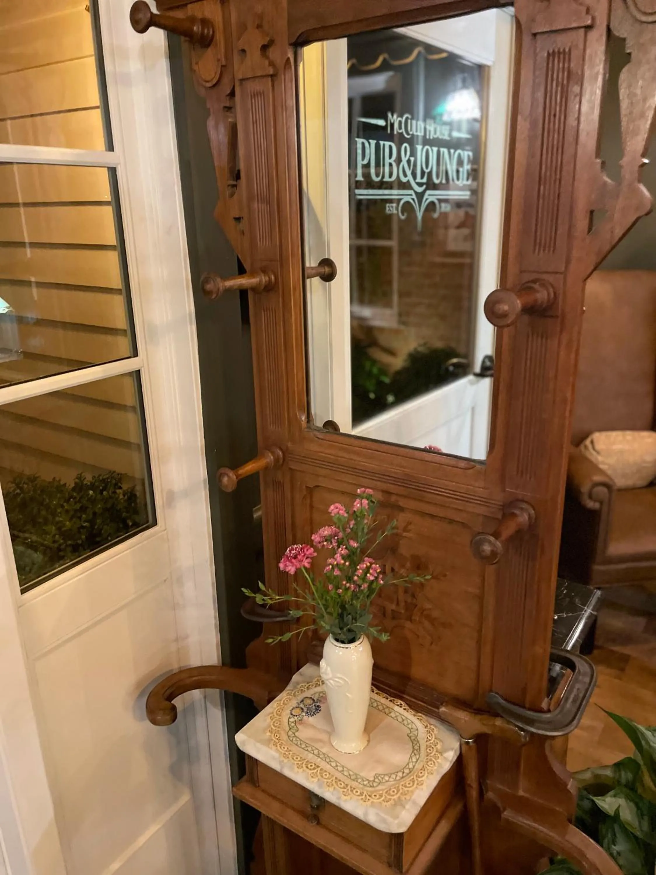 Facade/entrance in McCully House Inn