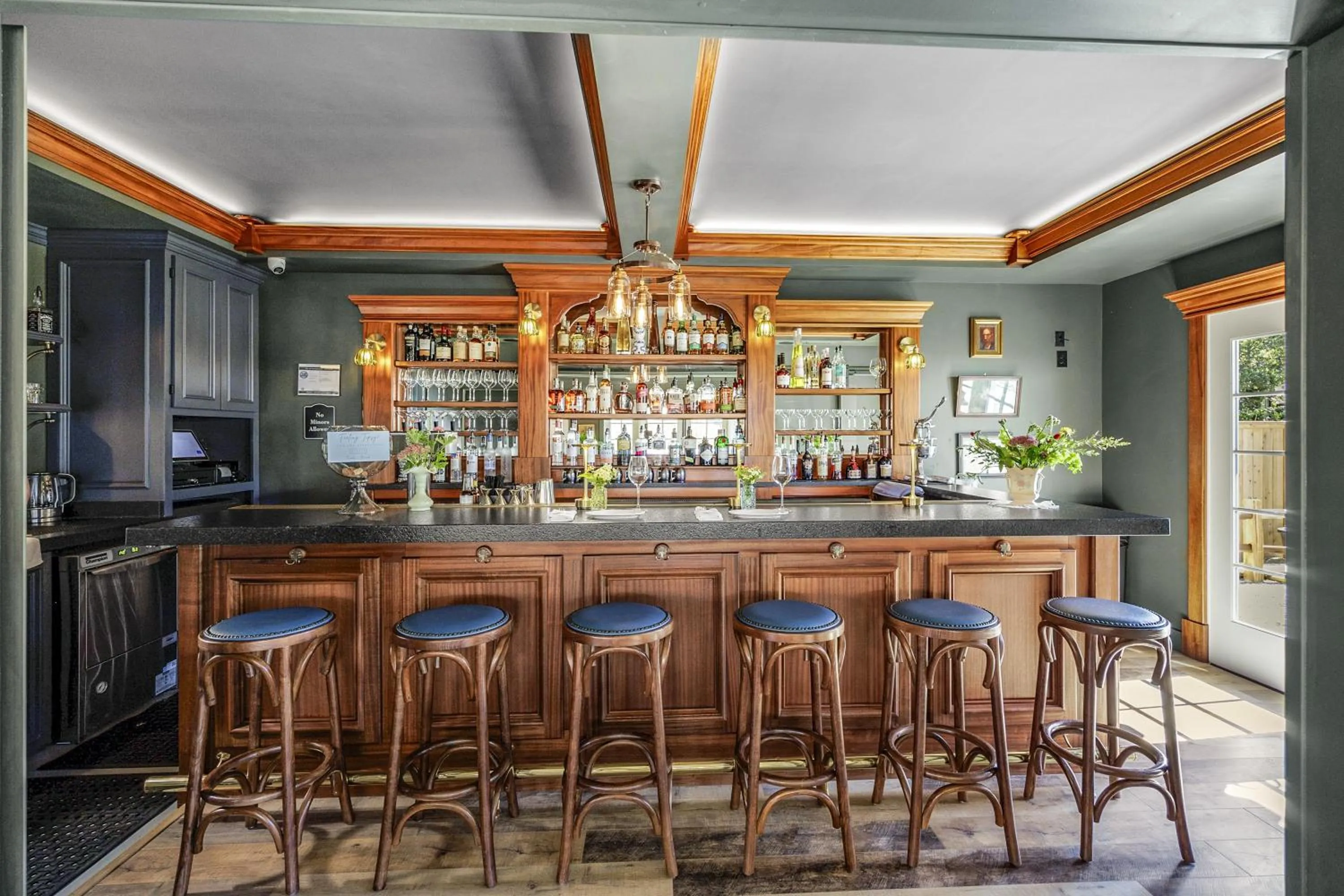 Lounge or bar in McCully House Inn