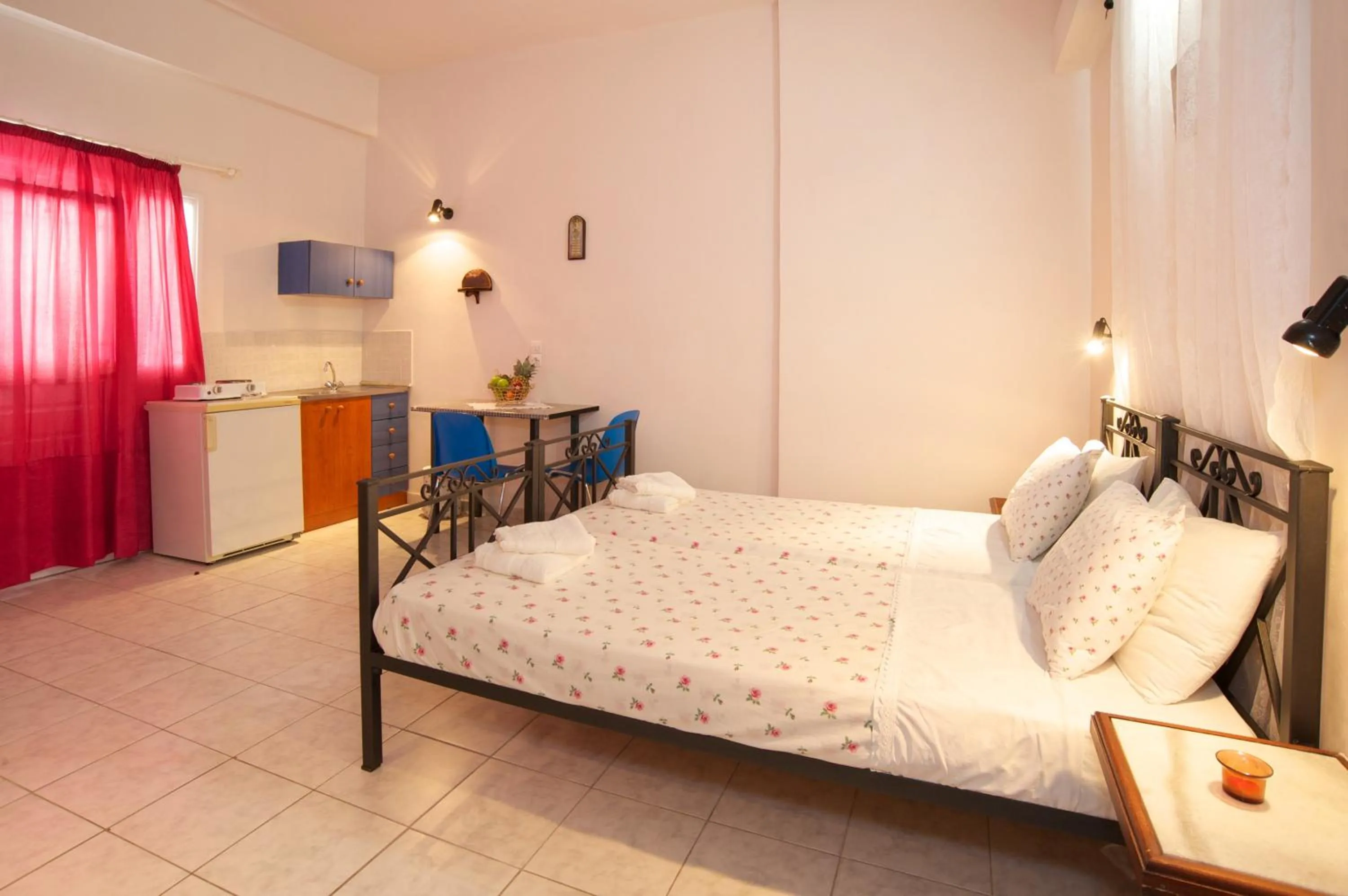 Photo of the whole room in Nostos