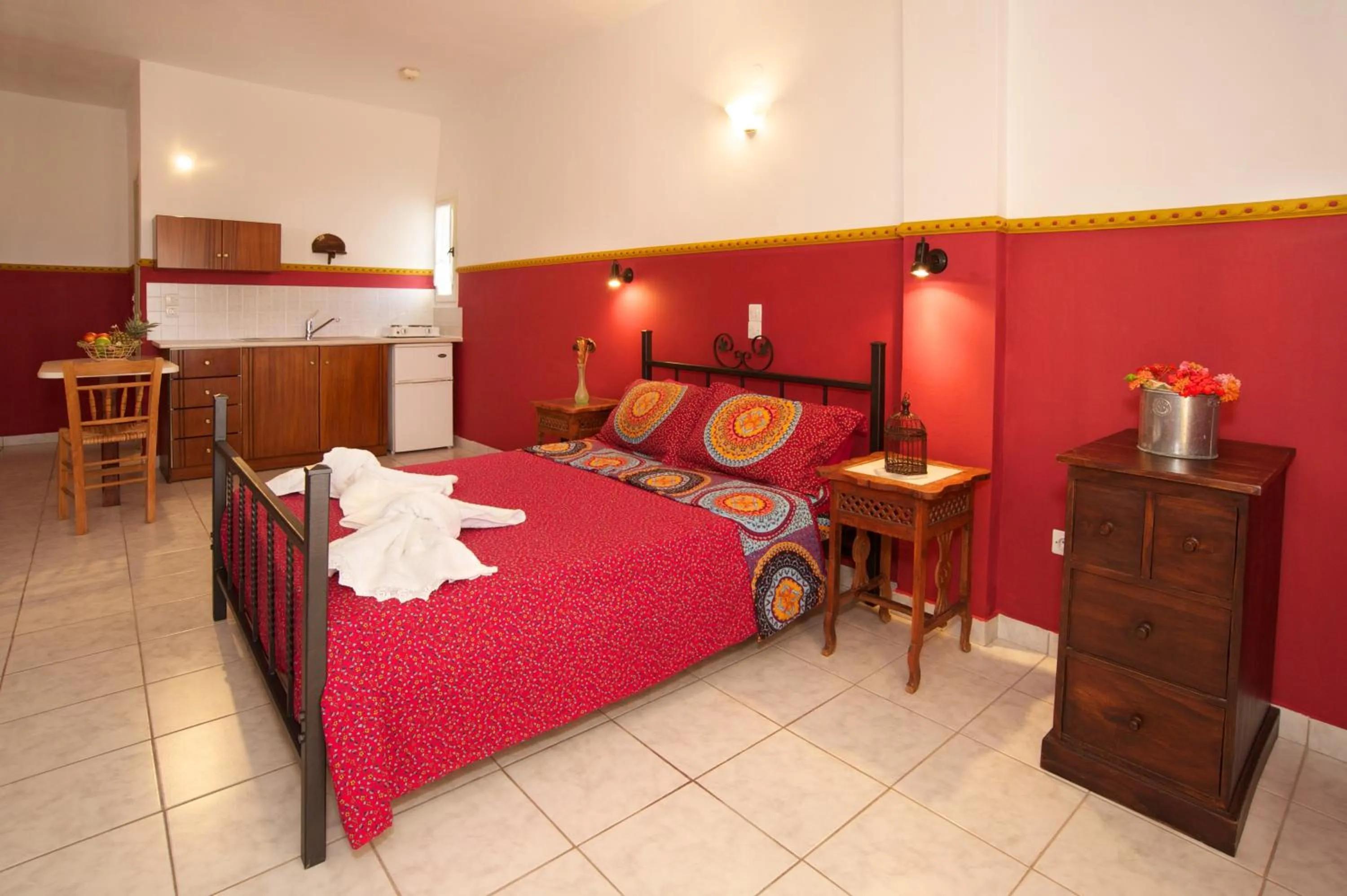 Photo of the whole room in Nostos