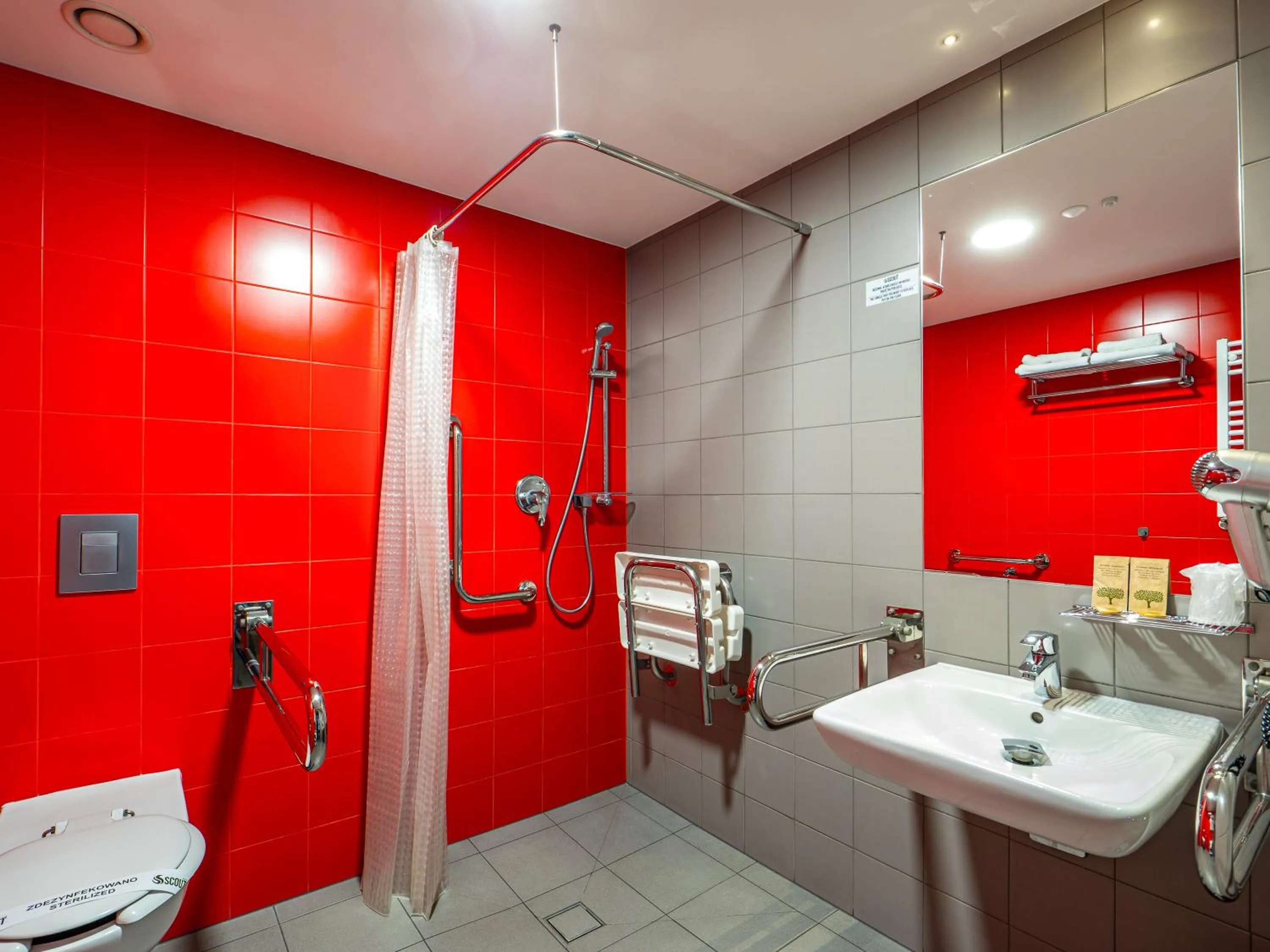 Toilet in Hotel Scout