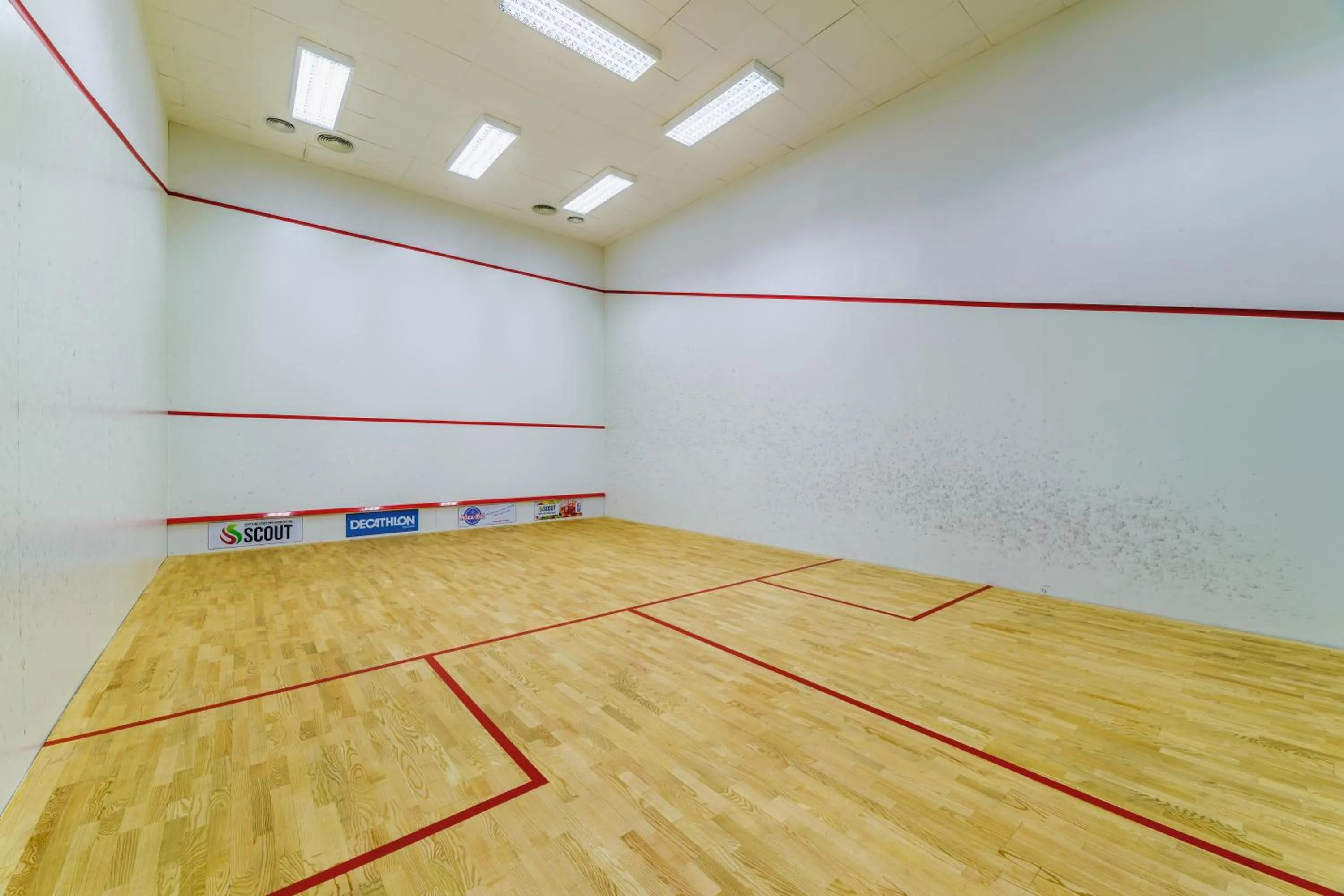 Squash in Hotel Scout