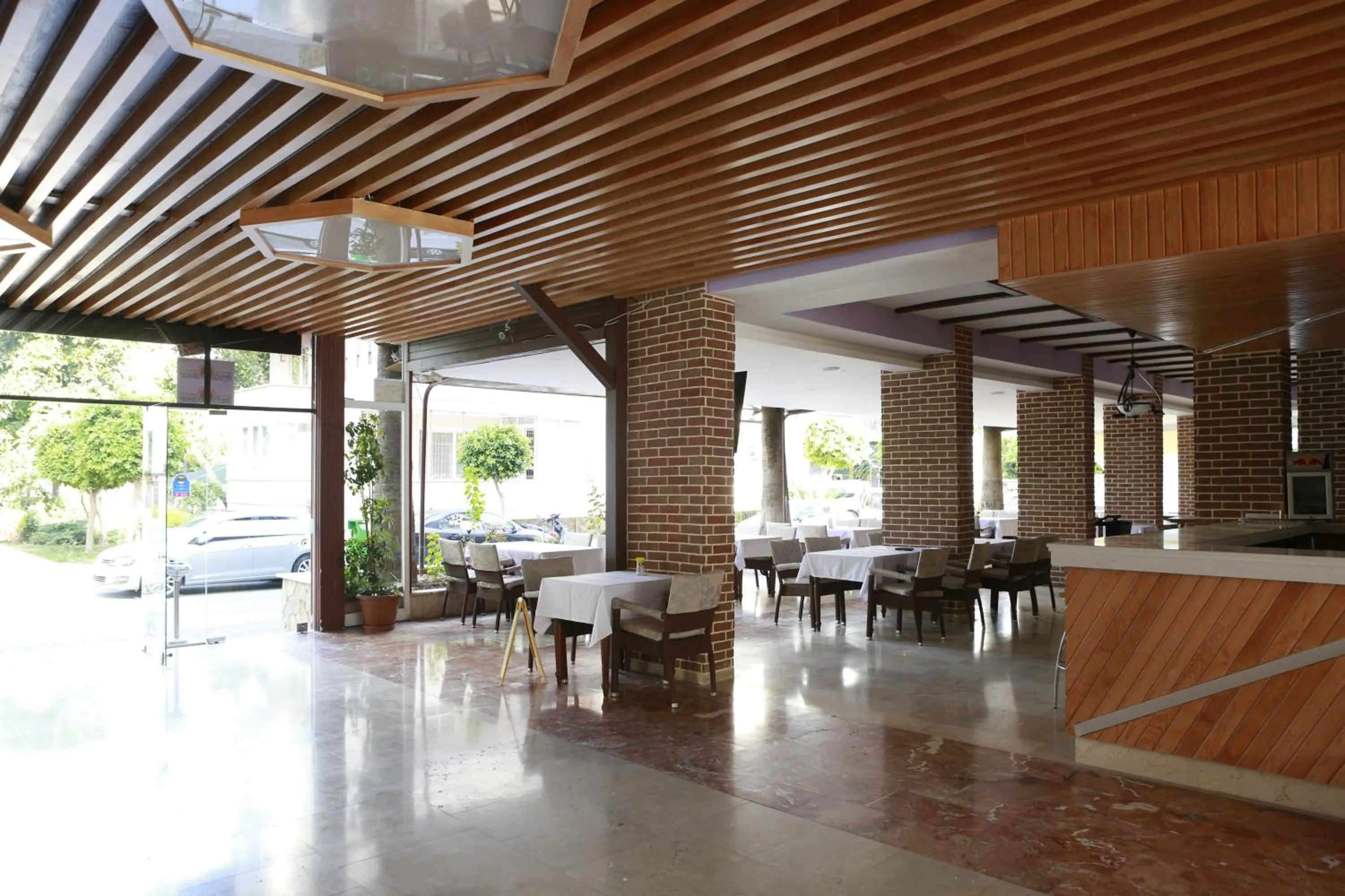 Alcoholic drinks in Maren Beach Apart Hotel