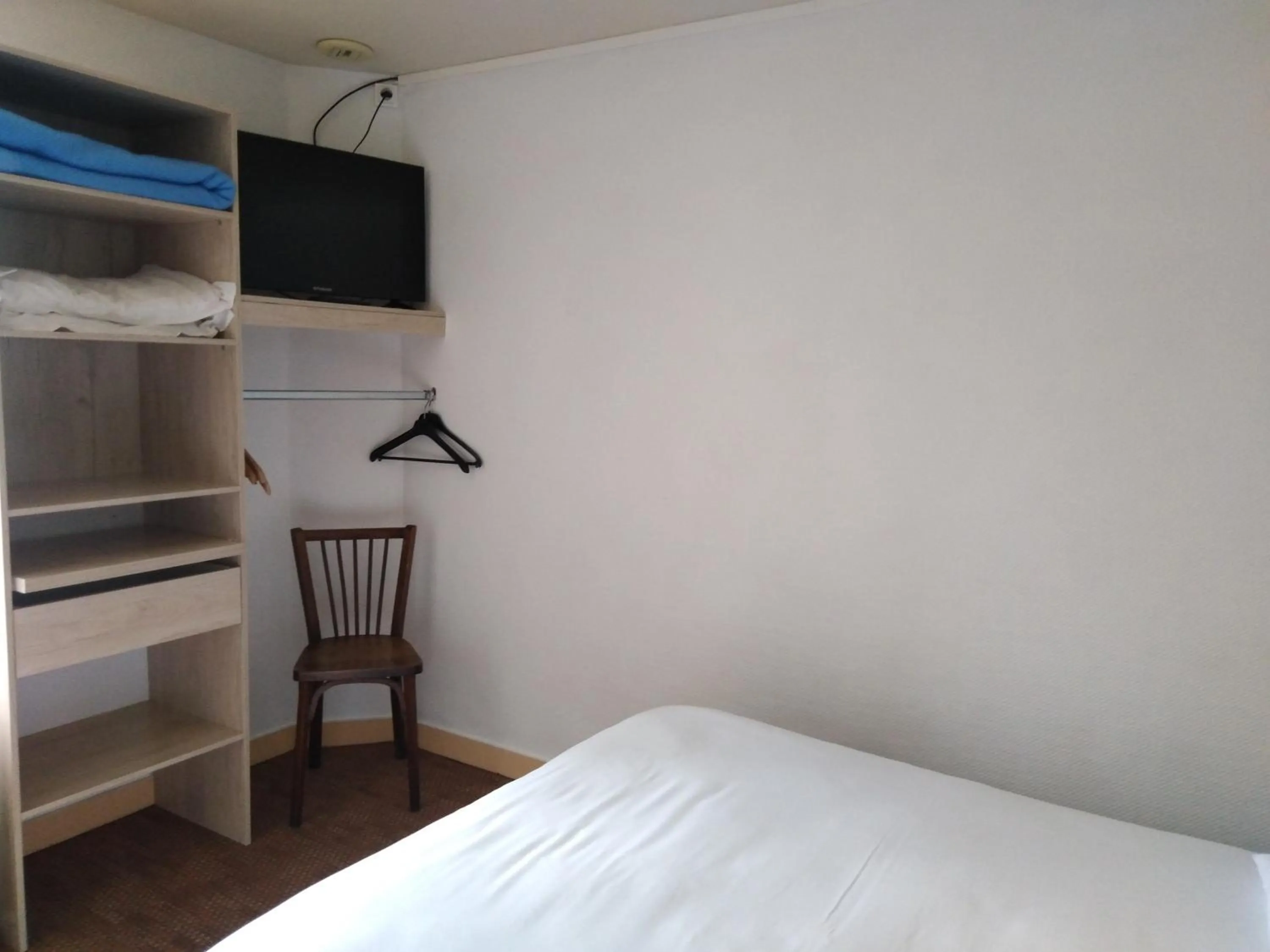 Bed in Hotel Restaurant Le Capricorne