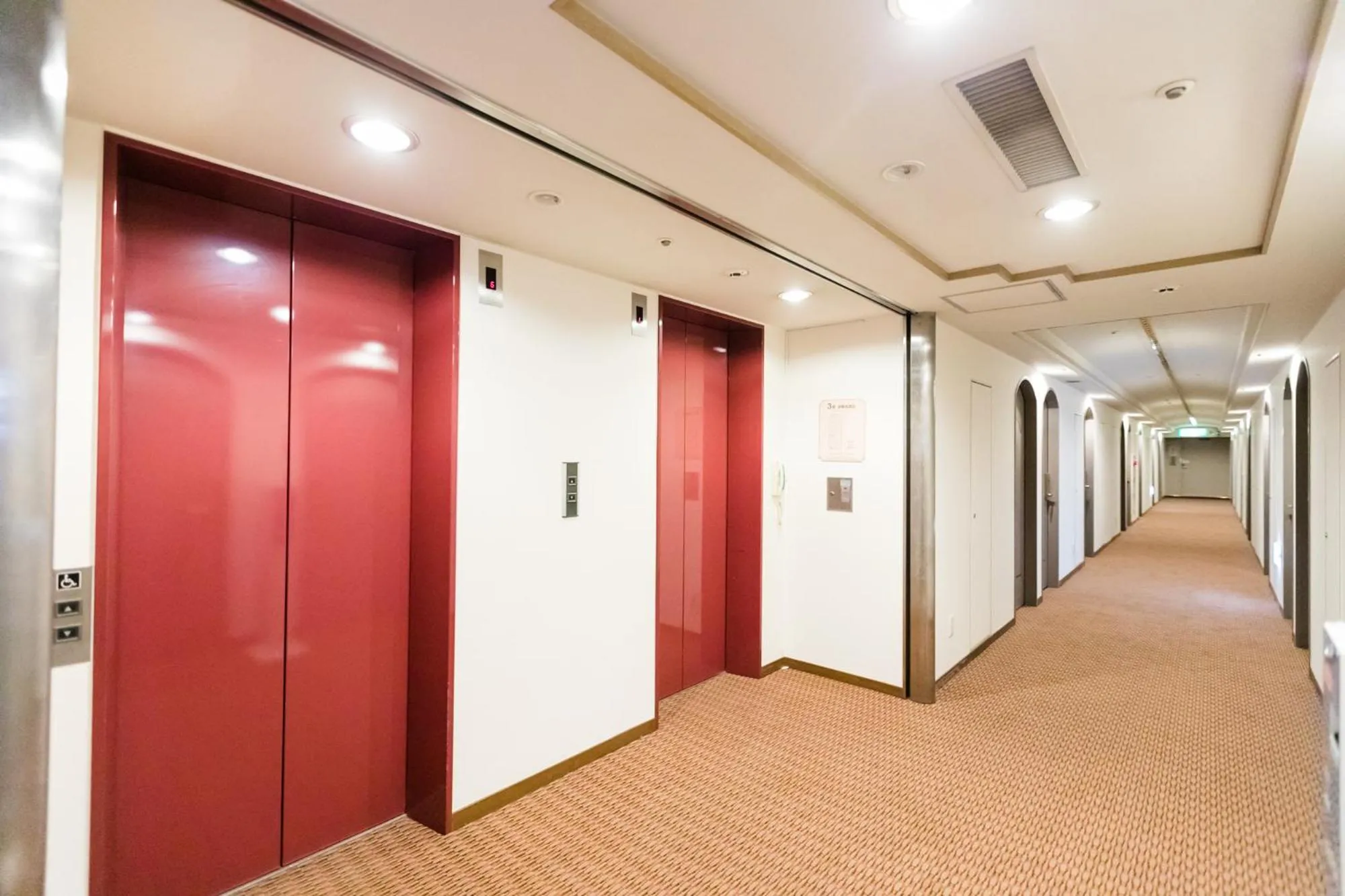 Photo of the whole room in U-Community Hotel