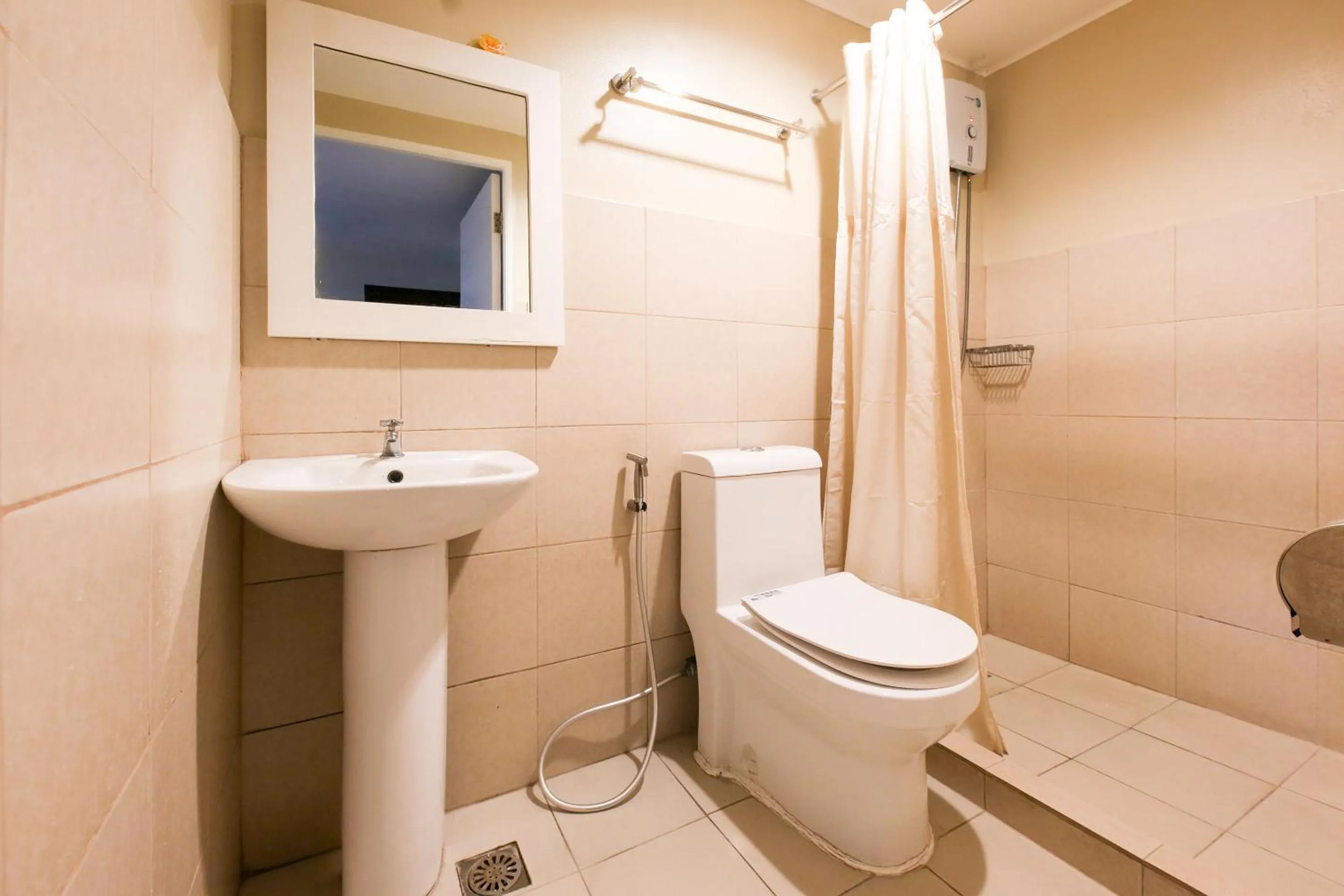 Bathroom in Super OYO 791 Bell Mansion