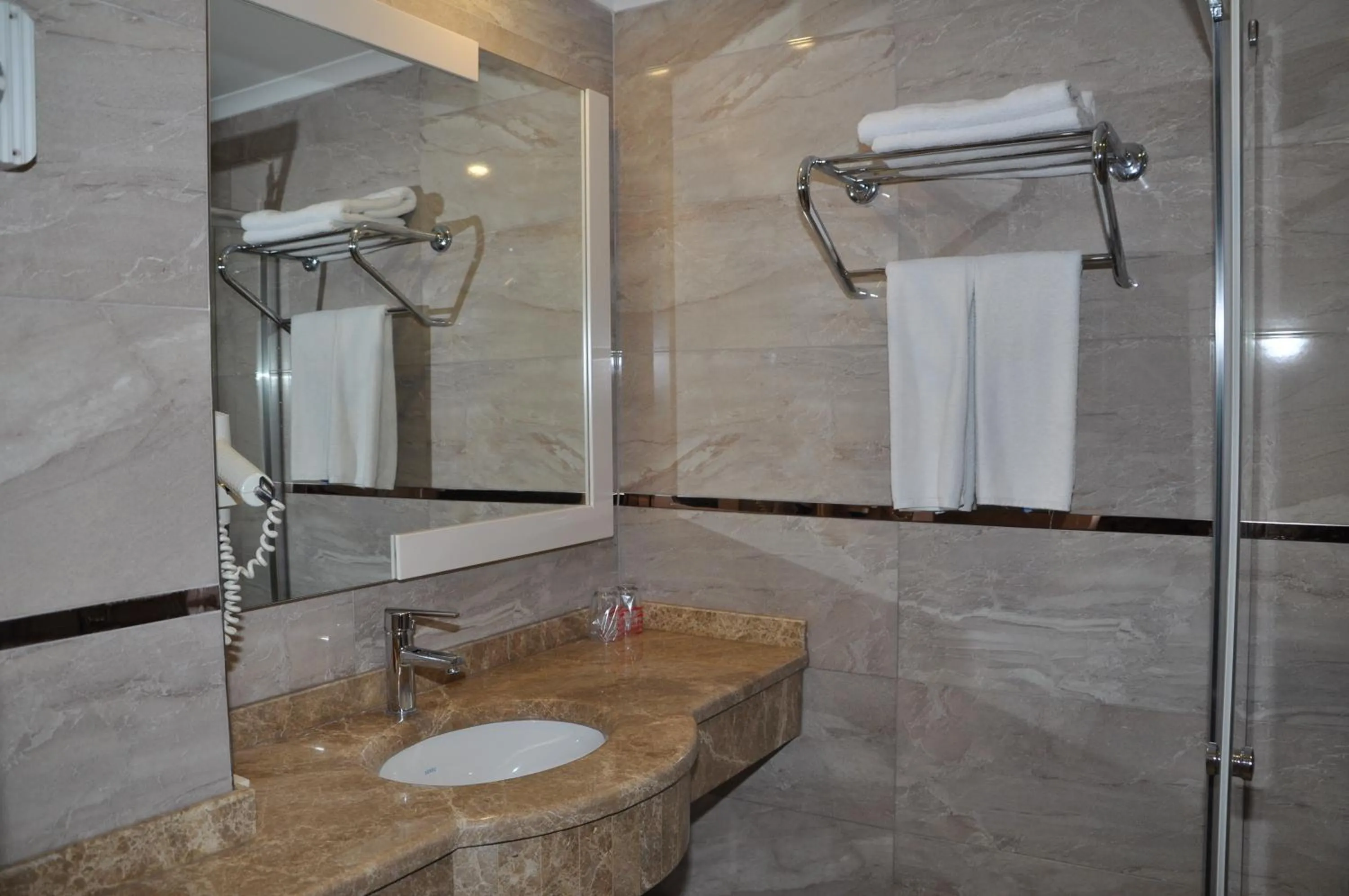 Bathroom in Kleopatra Micador Otel