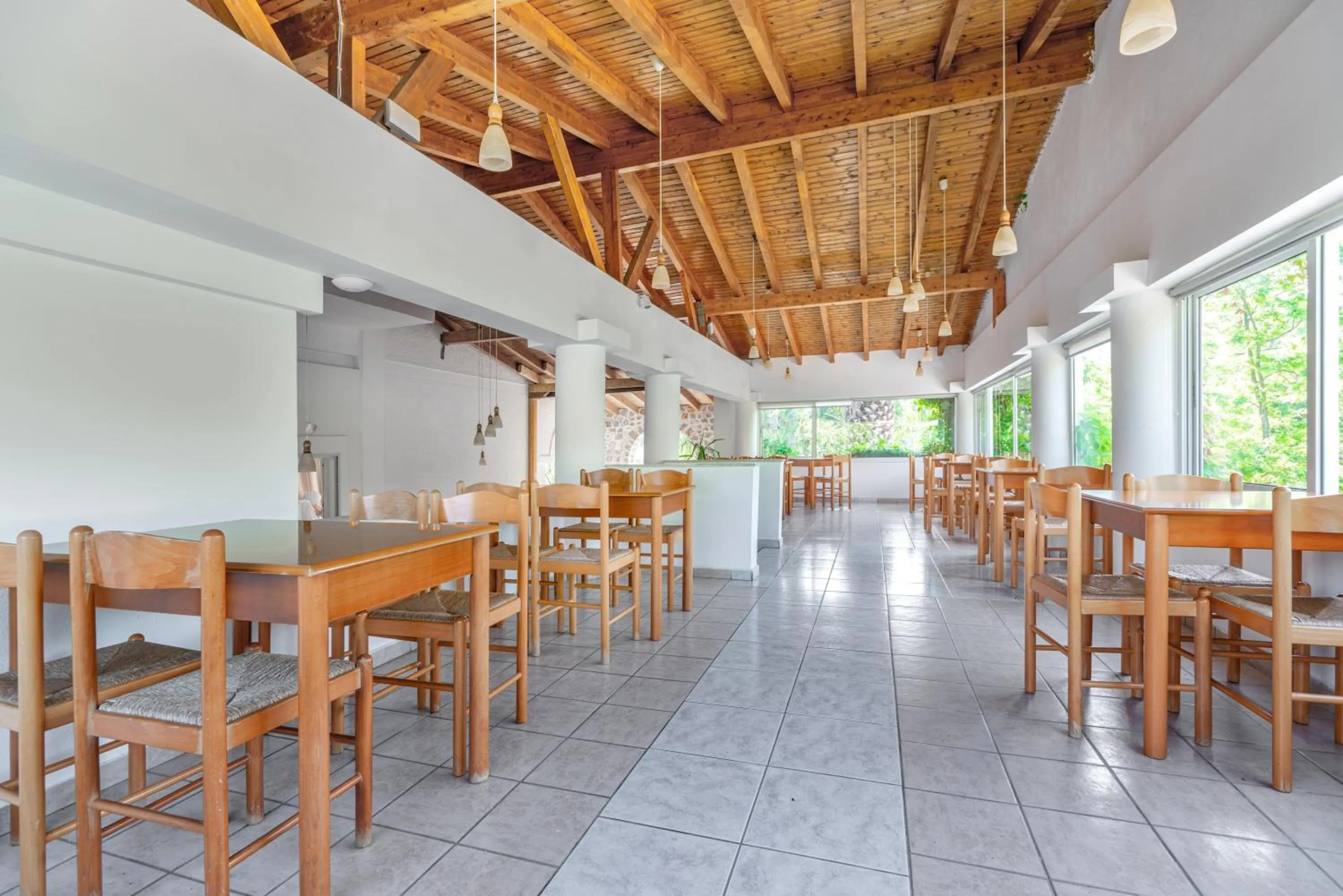 Restaurant/places to eat in Arco Beach Hotel