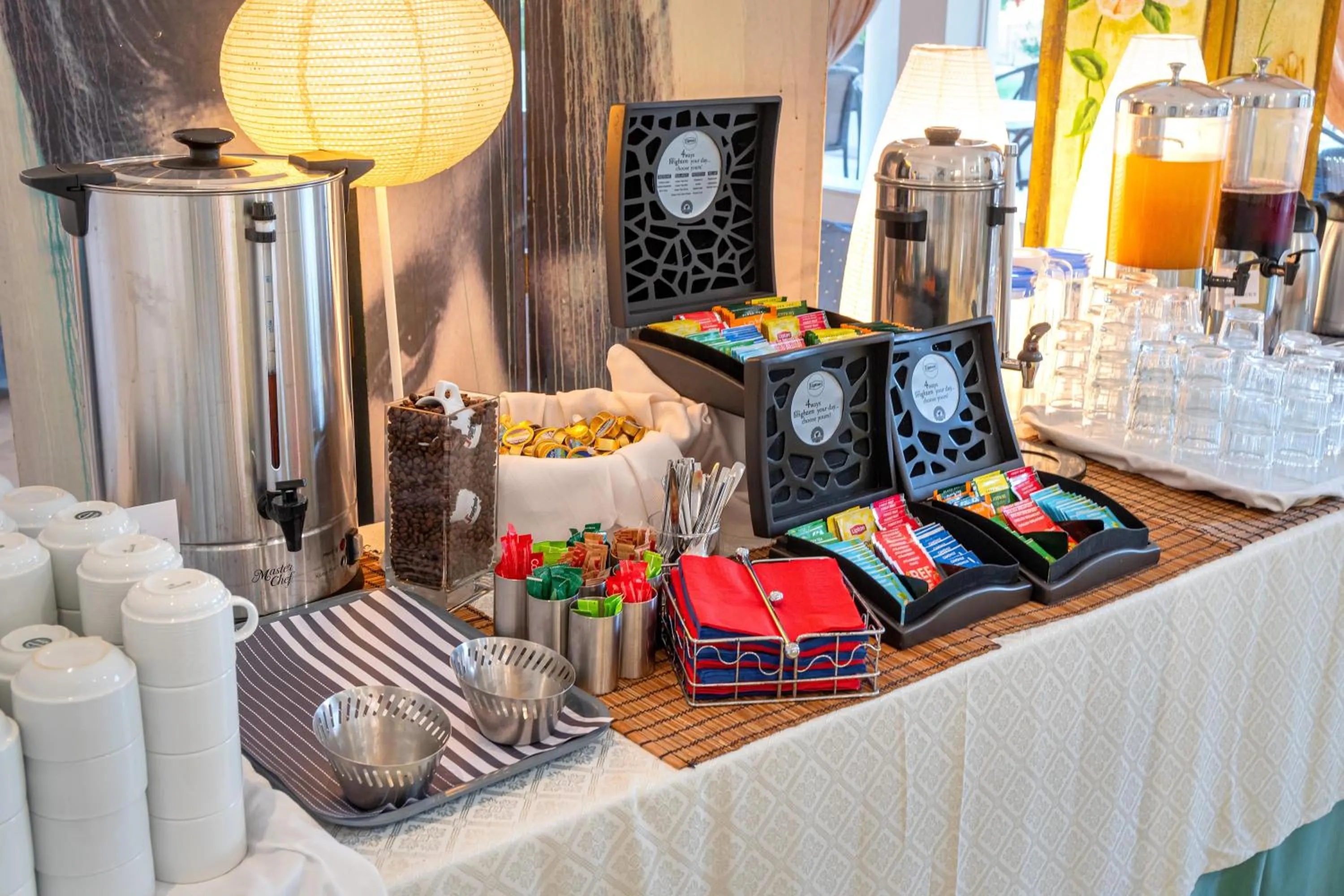 Coffee/tea facilities in Arco Beach Hotel