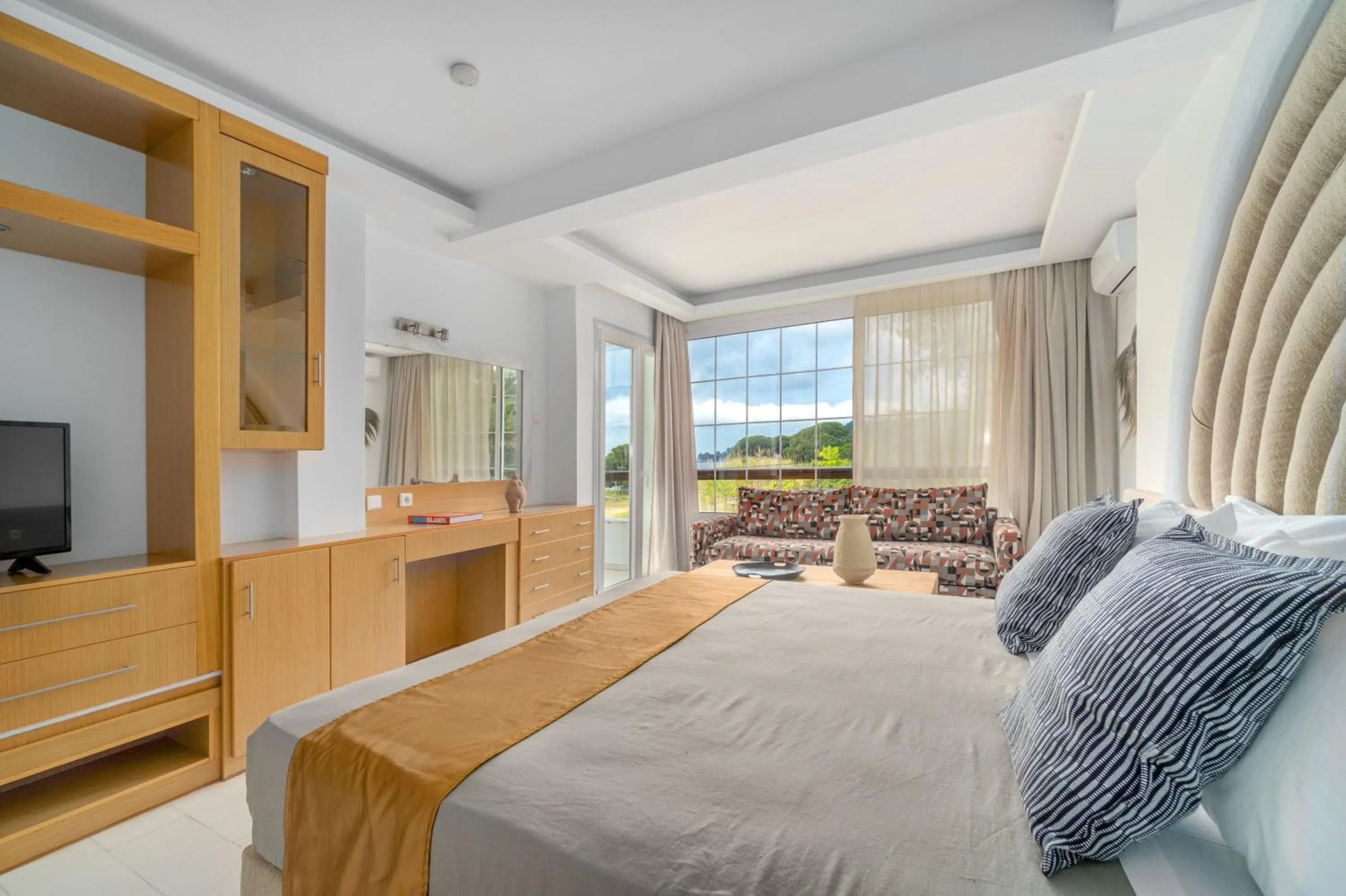 TV and multimedia in Arco Beach Hotel