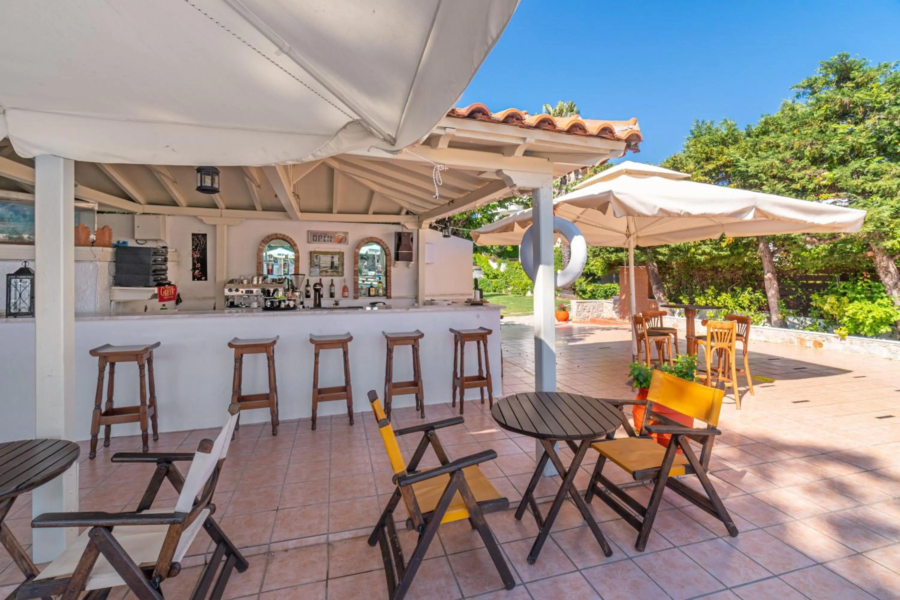 Swimming pool in Arco Beach Hotel