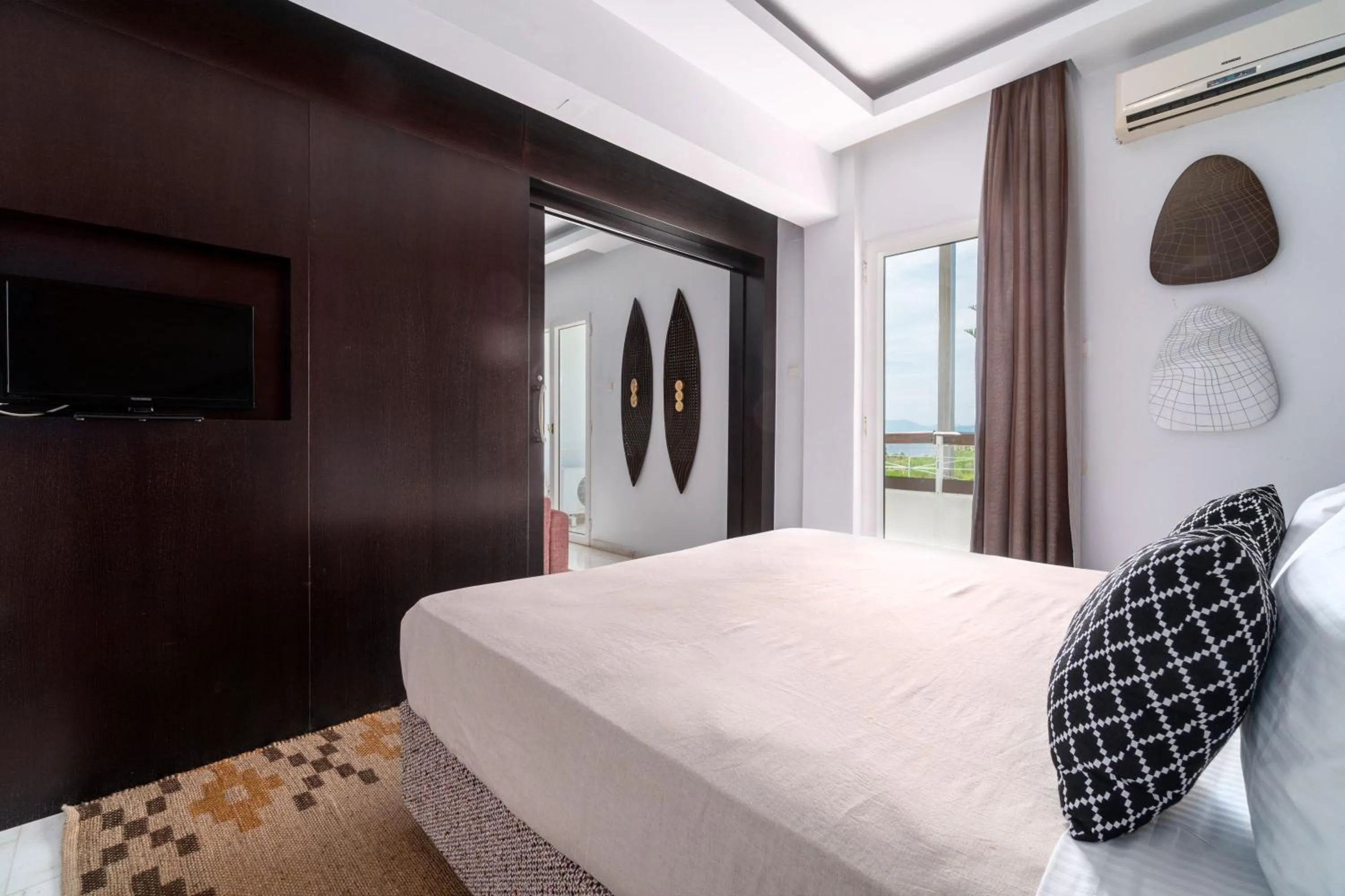 TV and multimedia in Arco Beach Hotel