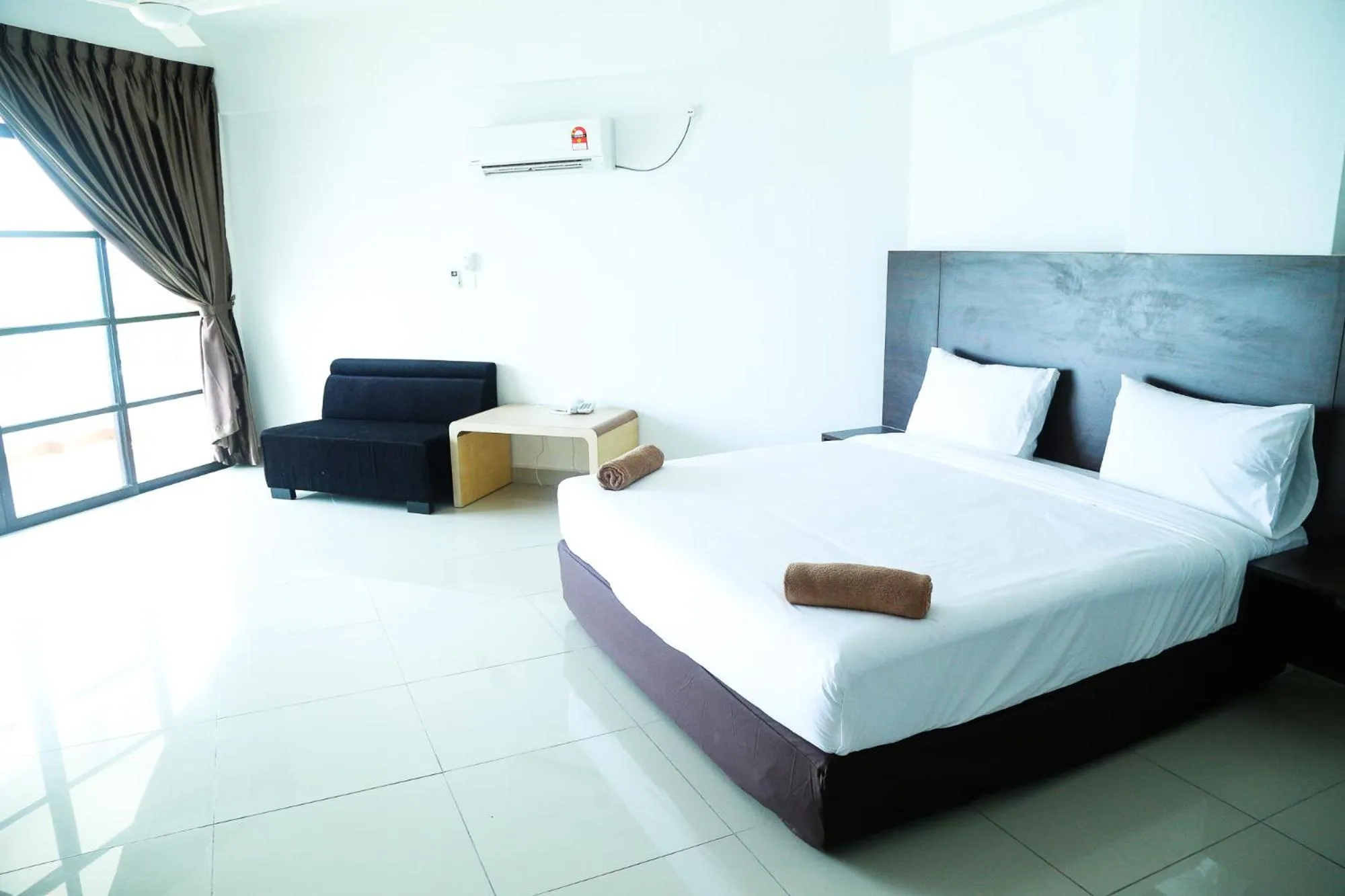 Bed in Marina Heights Resort