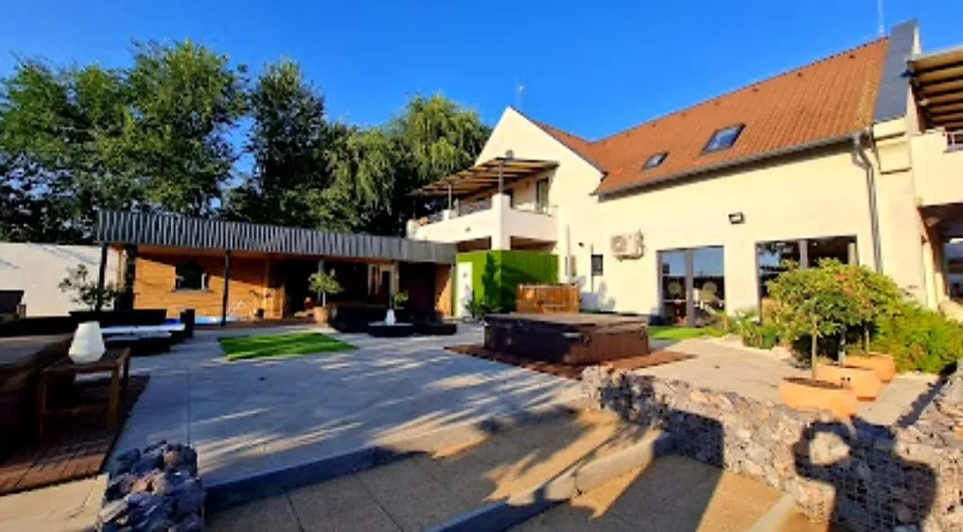 Hot Tub in Caballus Lovasmajor Panzió