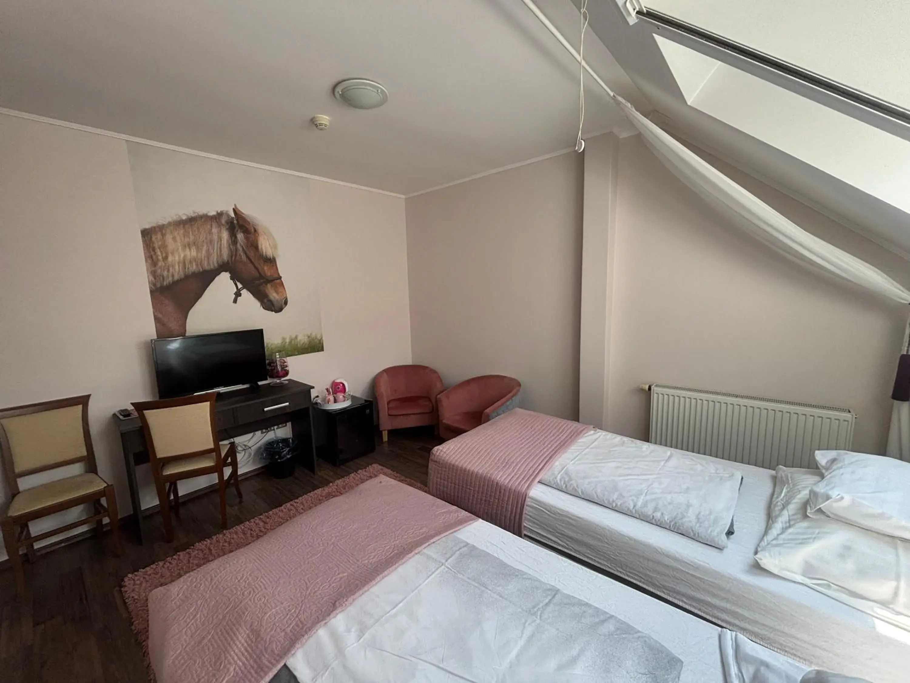 Standard Twin Room - single occupancy in Caballus Lovasmajor Panzió Standard Twin Room - single occupancy in Caballus Lovasmajor Panzió