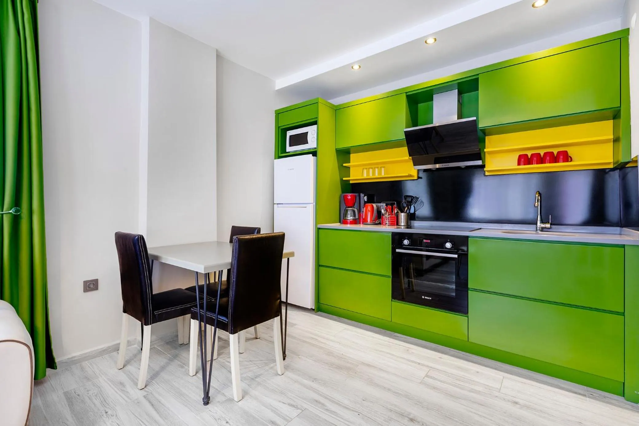 Kitchen or kitchenette in Twin Apart Hotel