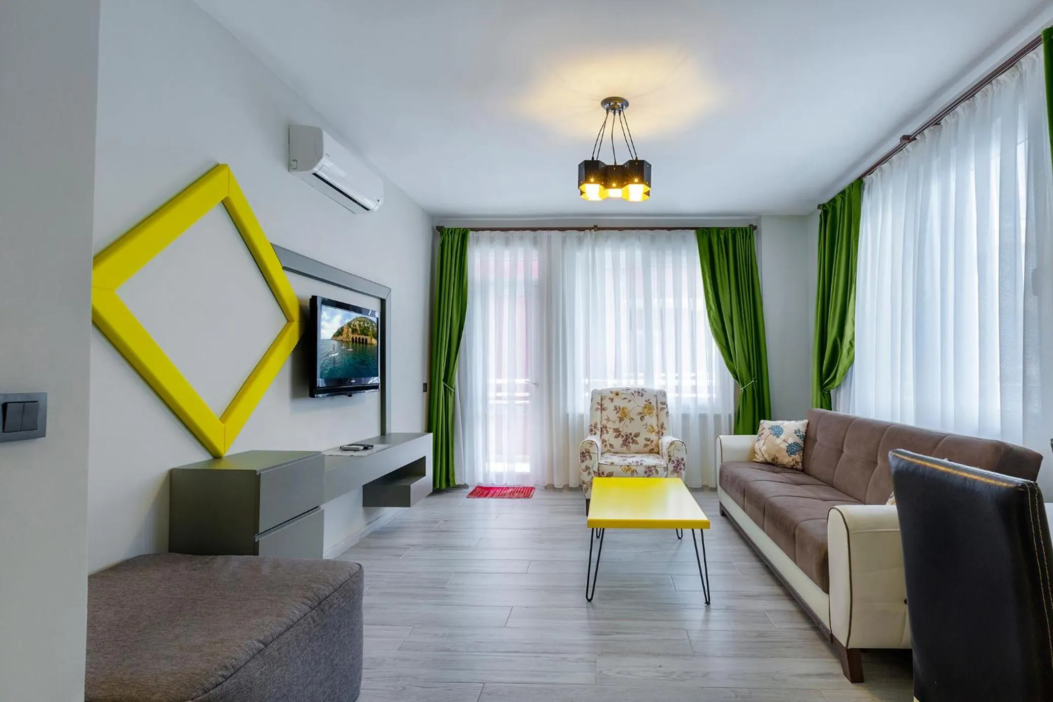 Communal lounge/ TV room in Twin Apart Hotel