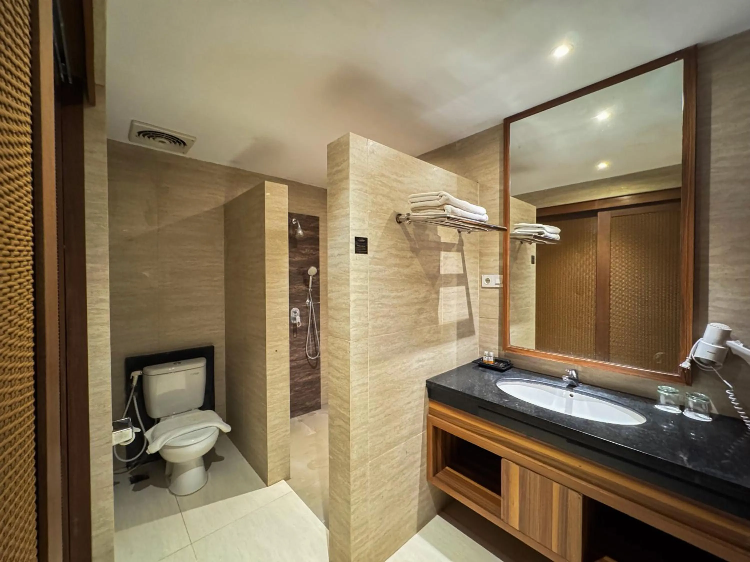 Bathroom in Queen of the South Beach Resort