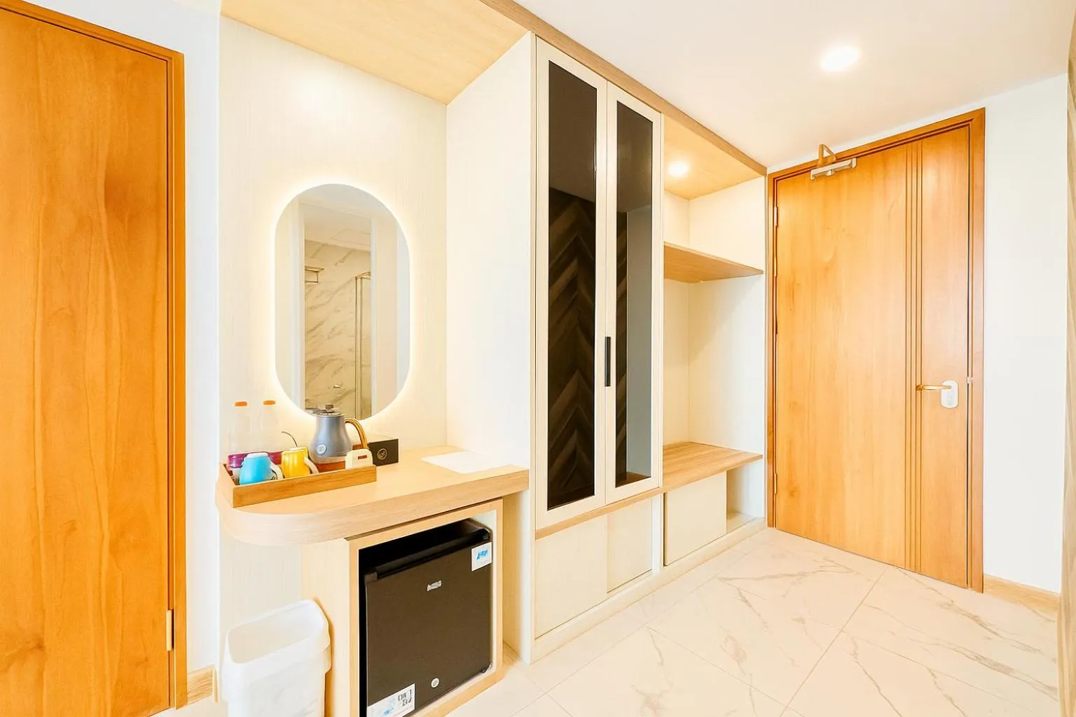 wardrobe in Queen of the South Beach Resort