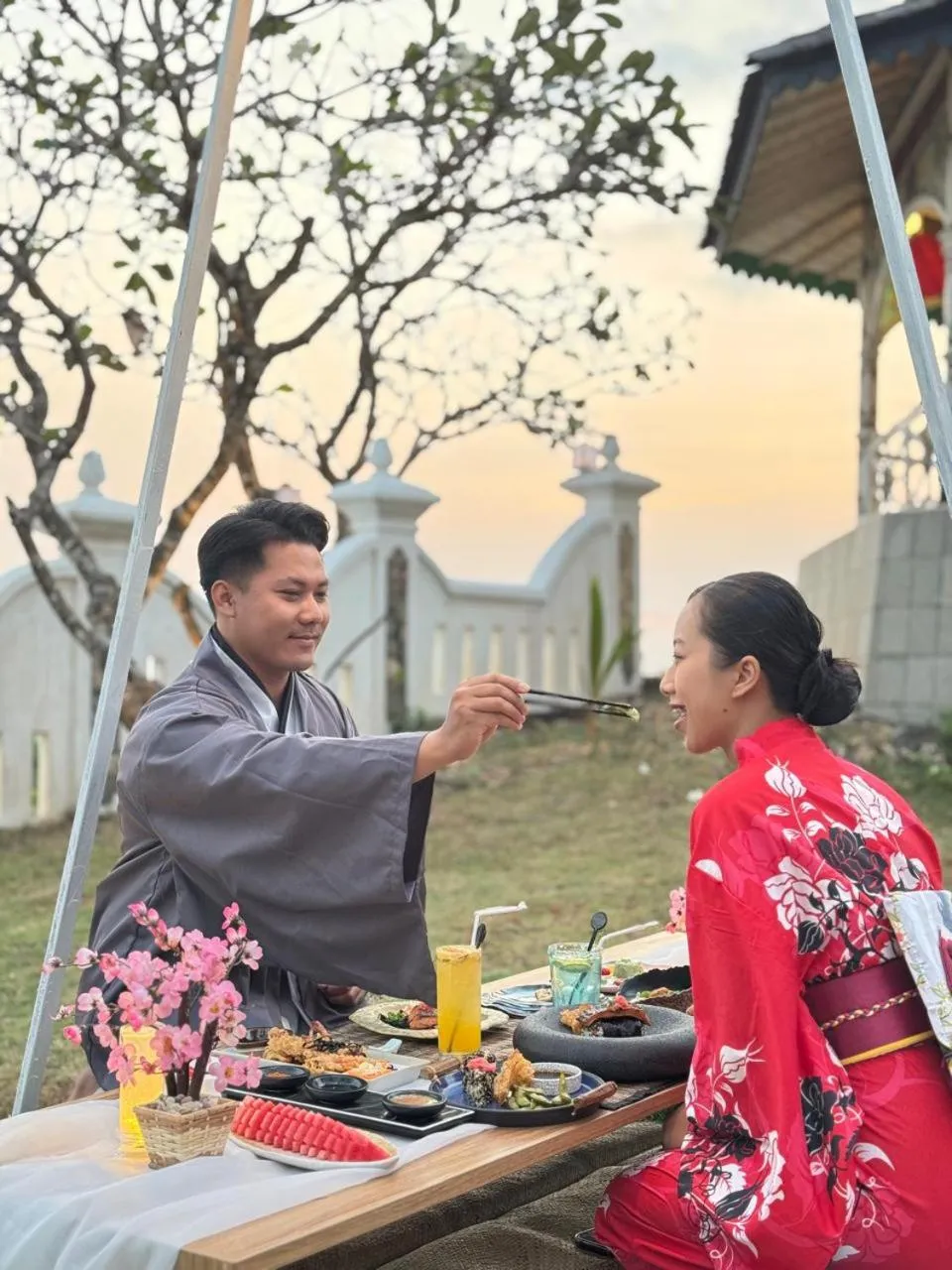 Restaurant/places to eat in Queen of the South Beach Resort