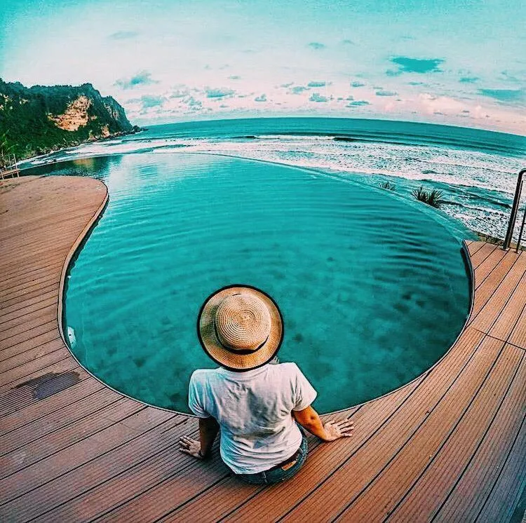 Swimming pool in Queen of the South Beach Resort
