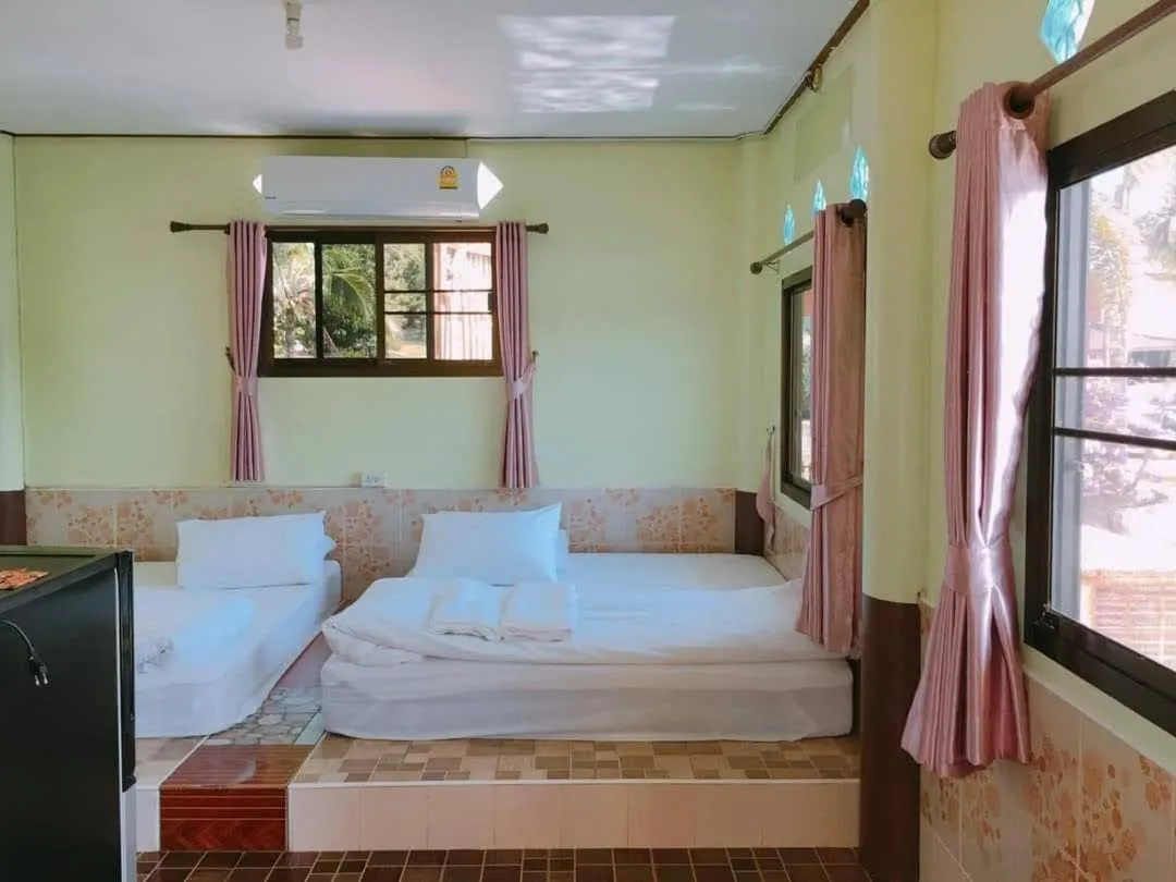 Photo of the whole room, Bed in Chattong resort