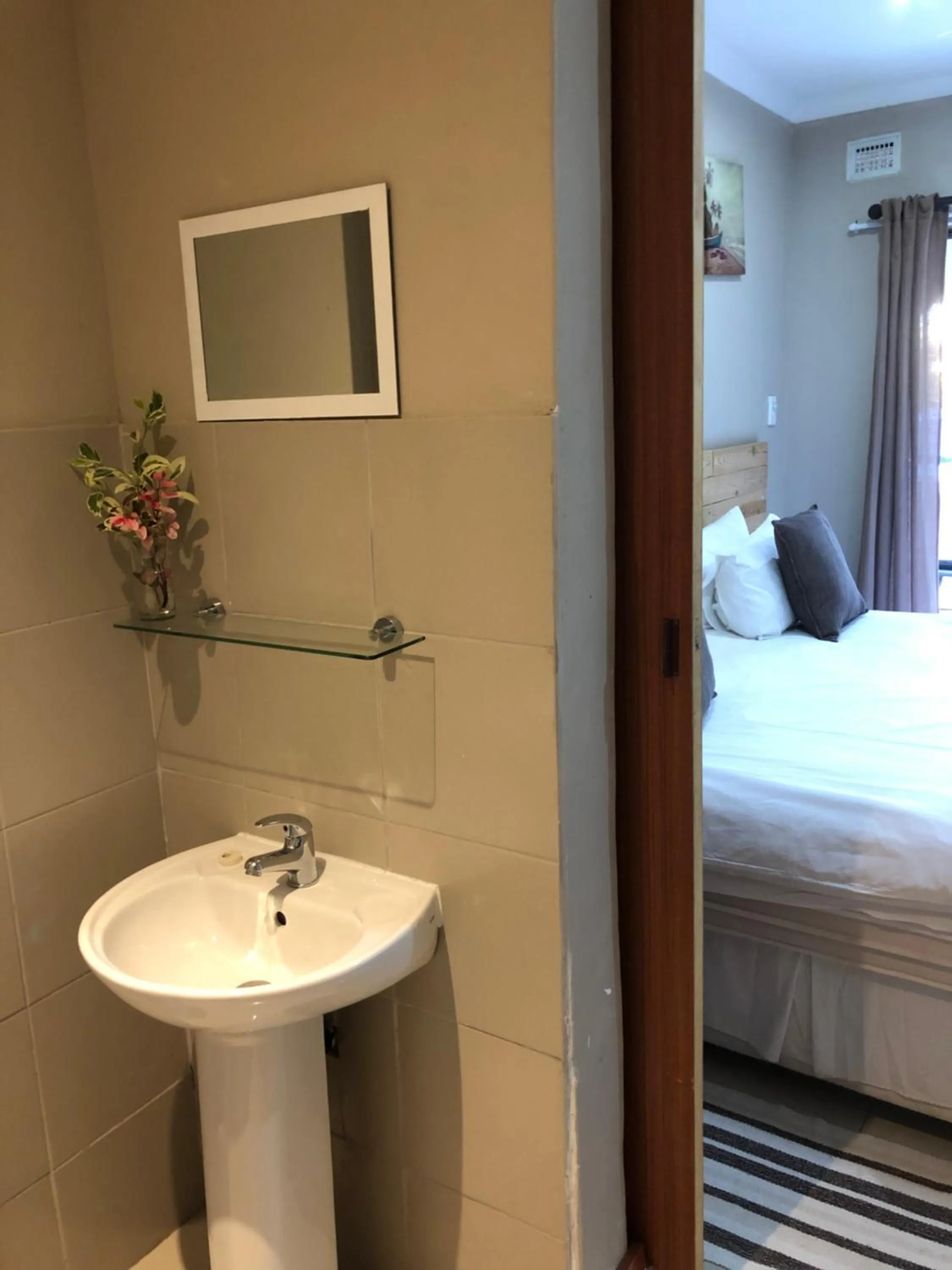 Bed in Seaside Lodge B&B