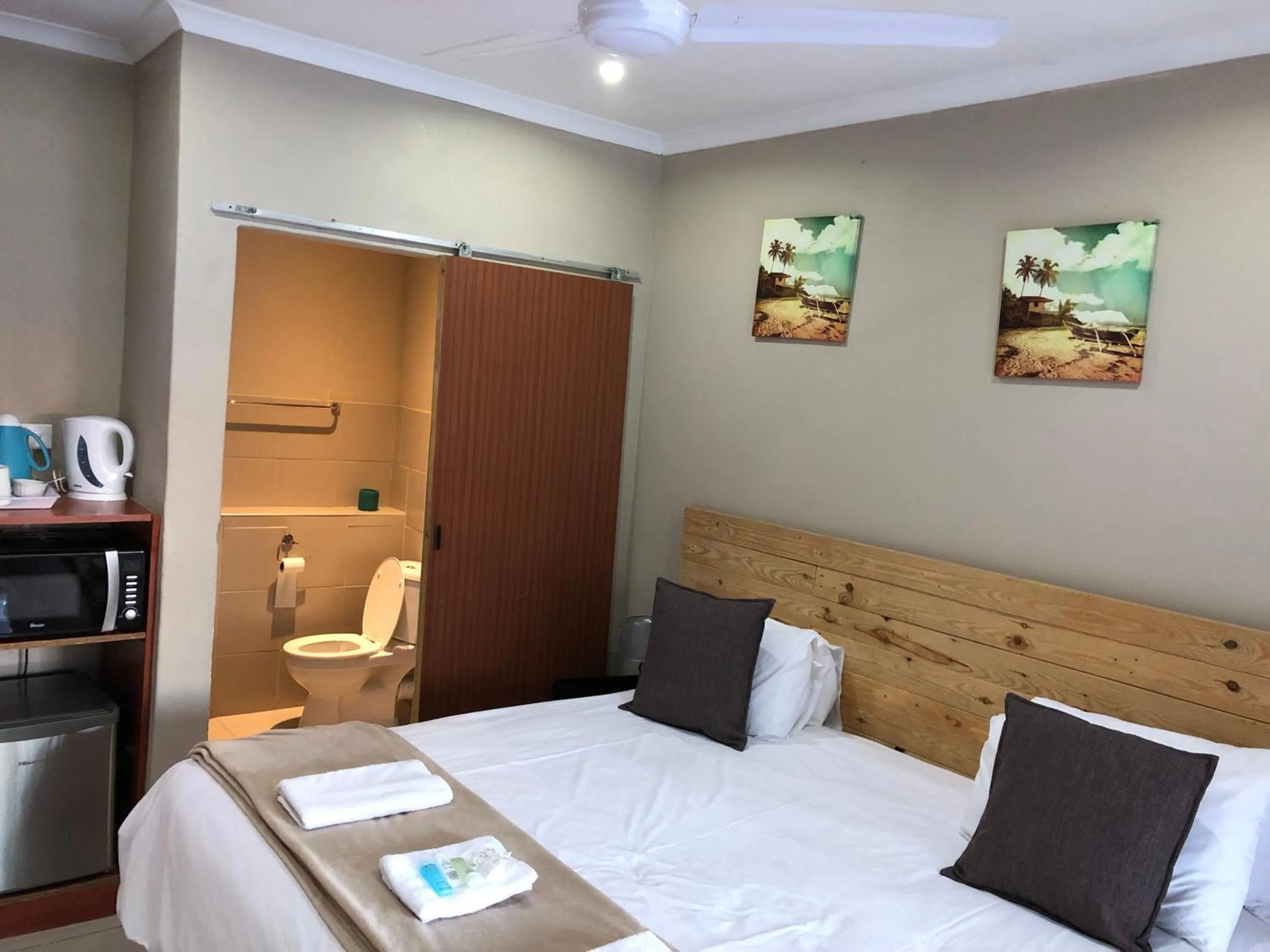 Bed in Seaside Lodge B&B