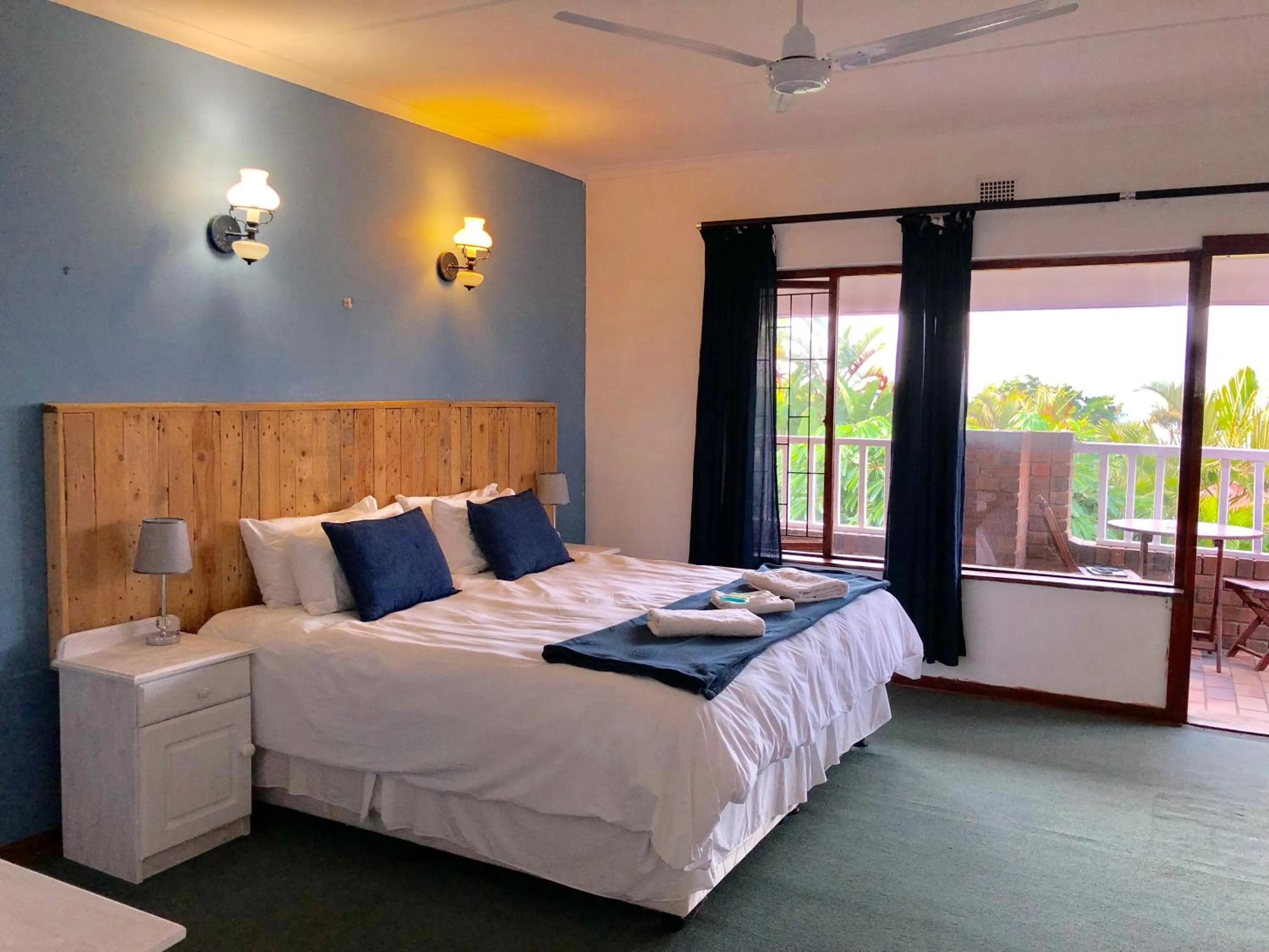 Bed in Seaside Lodge B&B