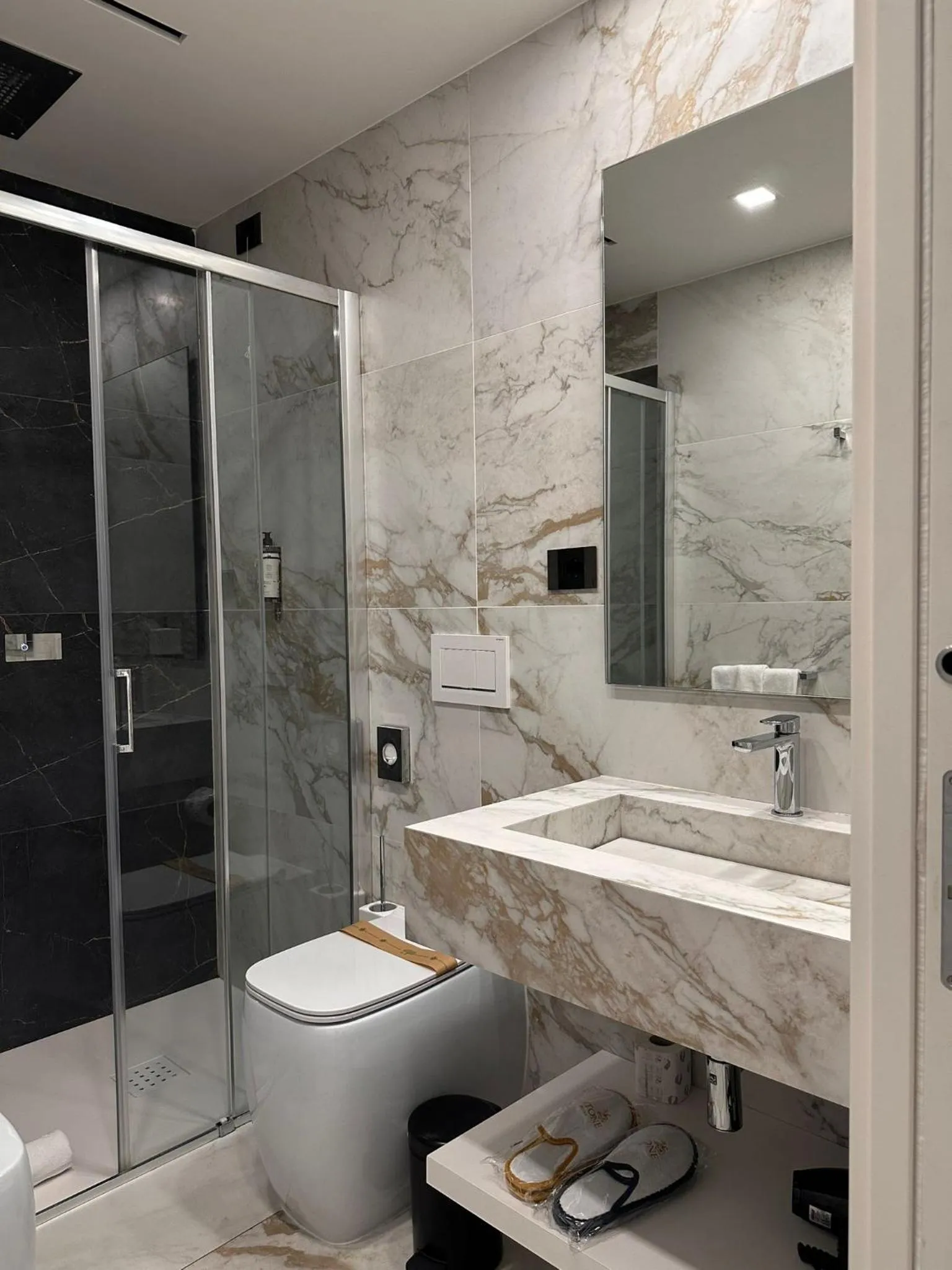 Shower in Maison Tritone