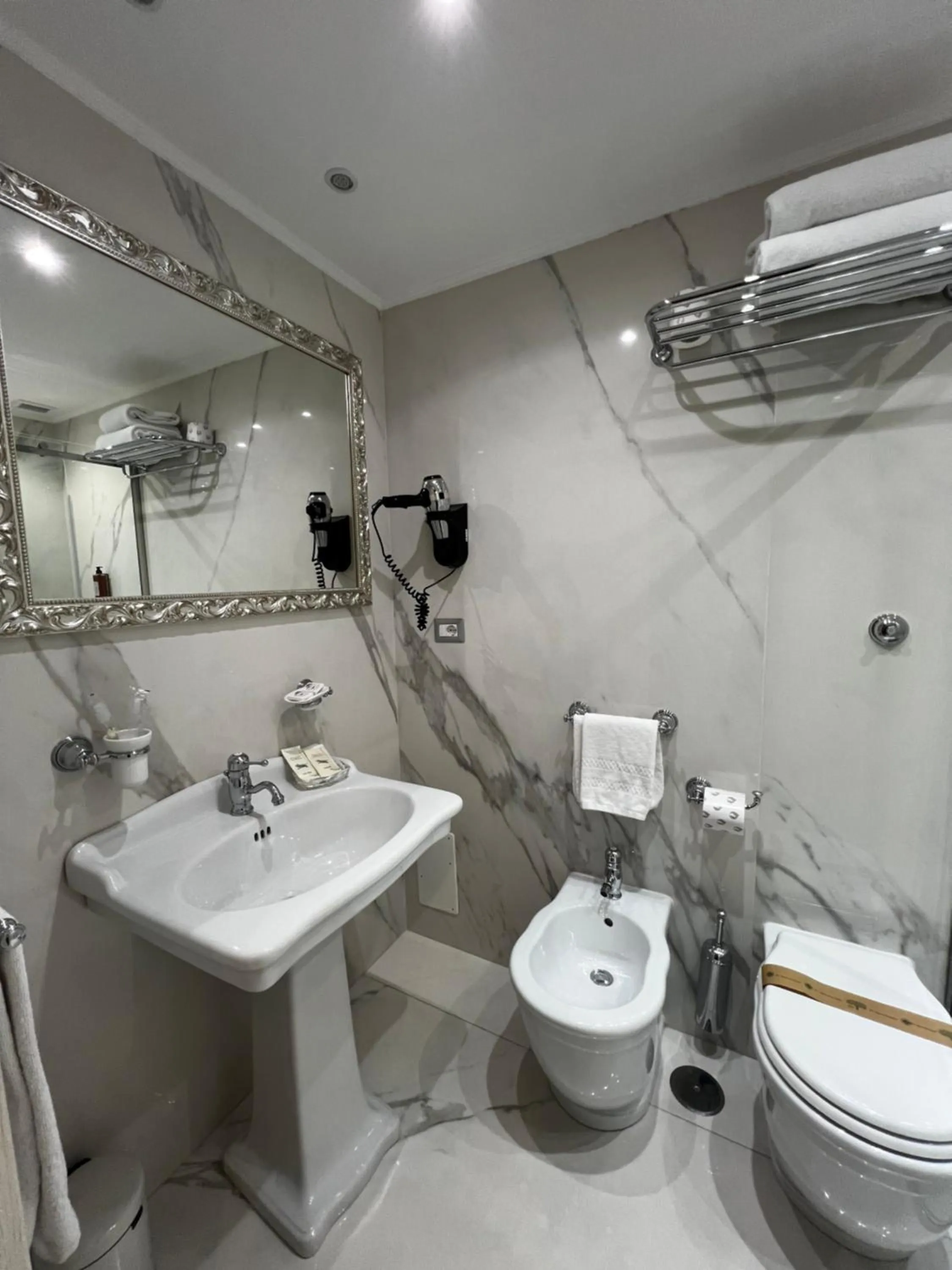 Toilet in Maison Tritone