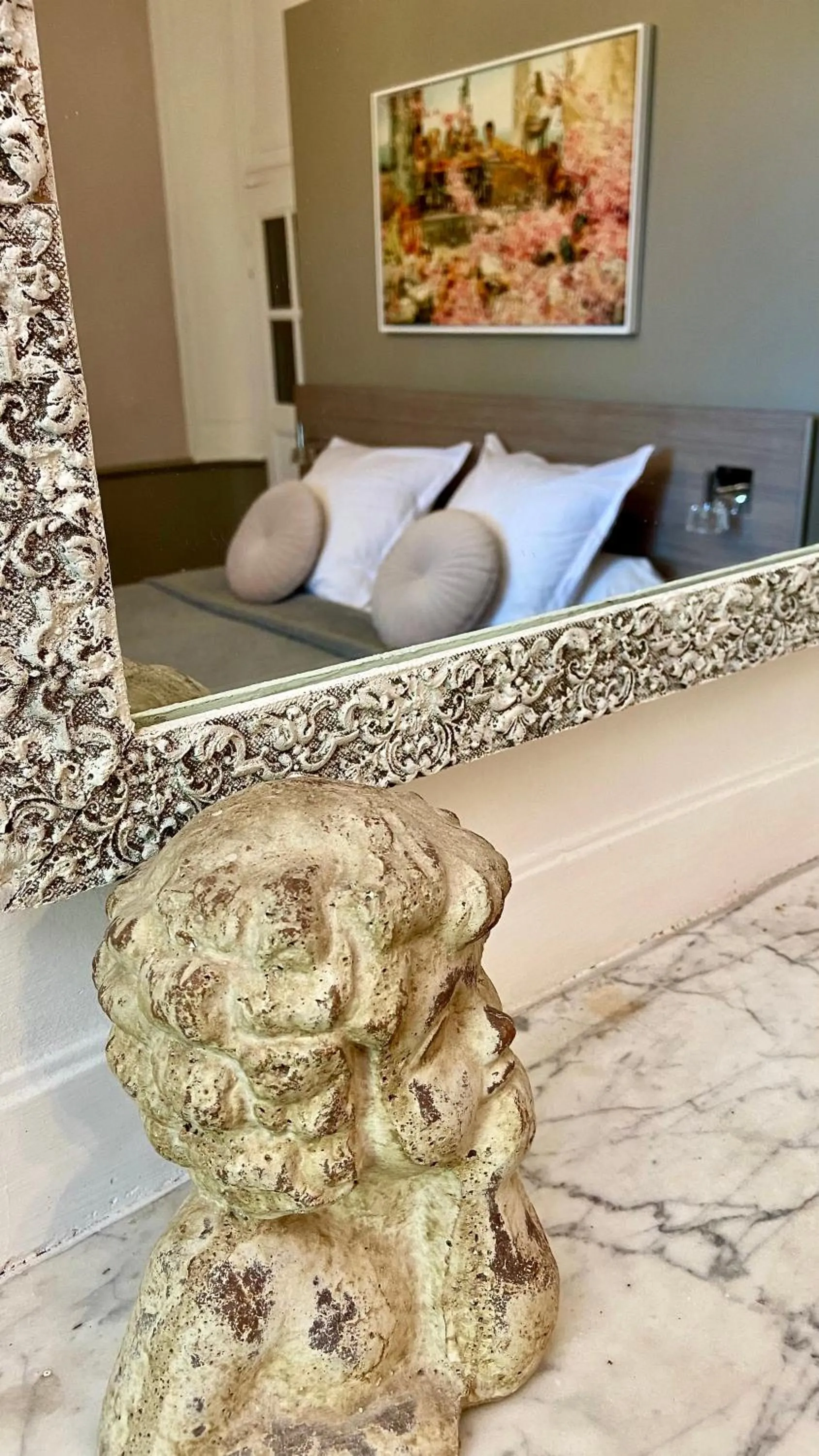 Photo of the whole room in B&B Maison d'Hôtes - Château de Jouques