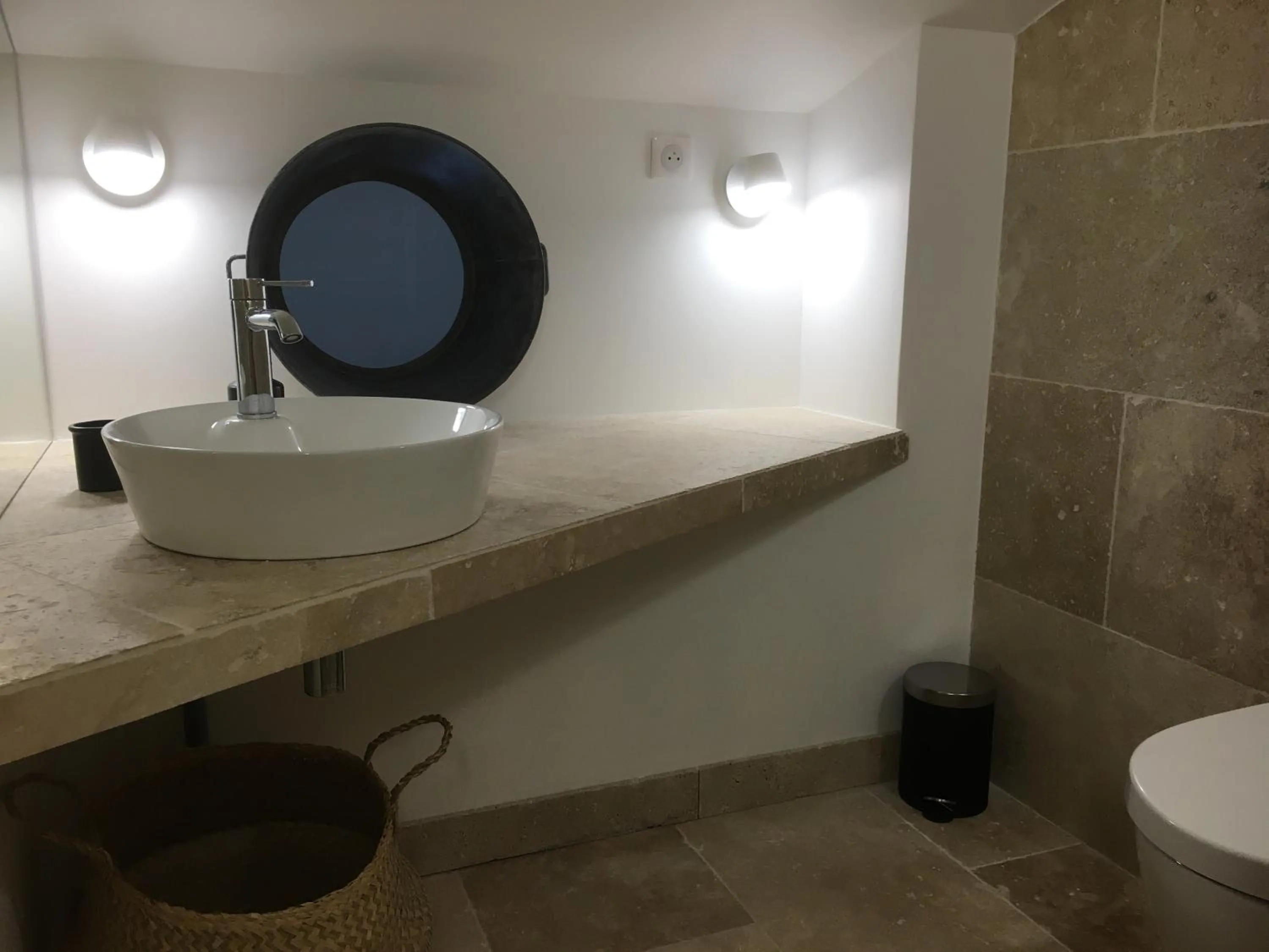 Bathroom in B&B Maison d'Hôtes - Château de Jouques