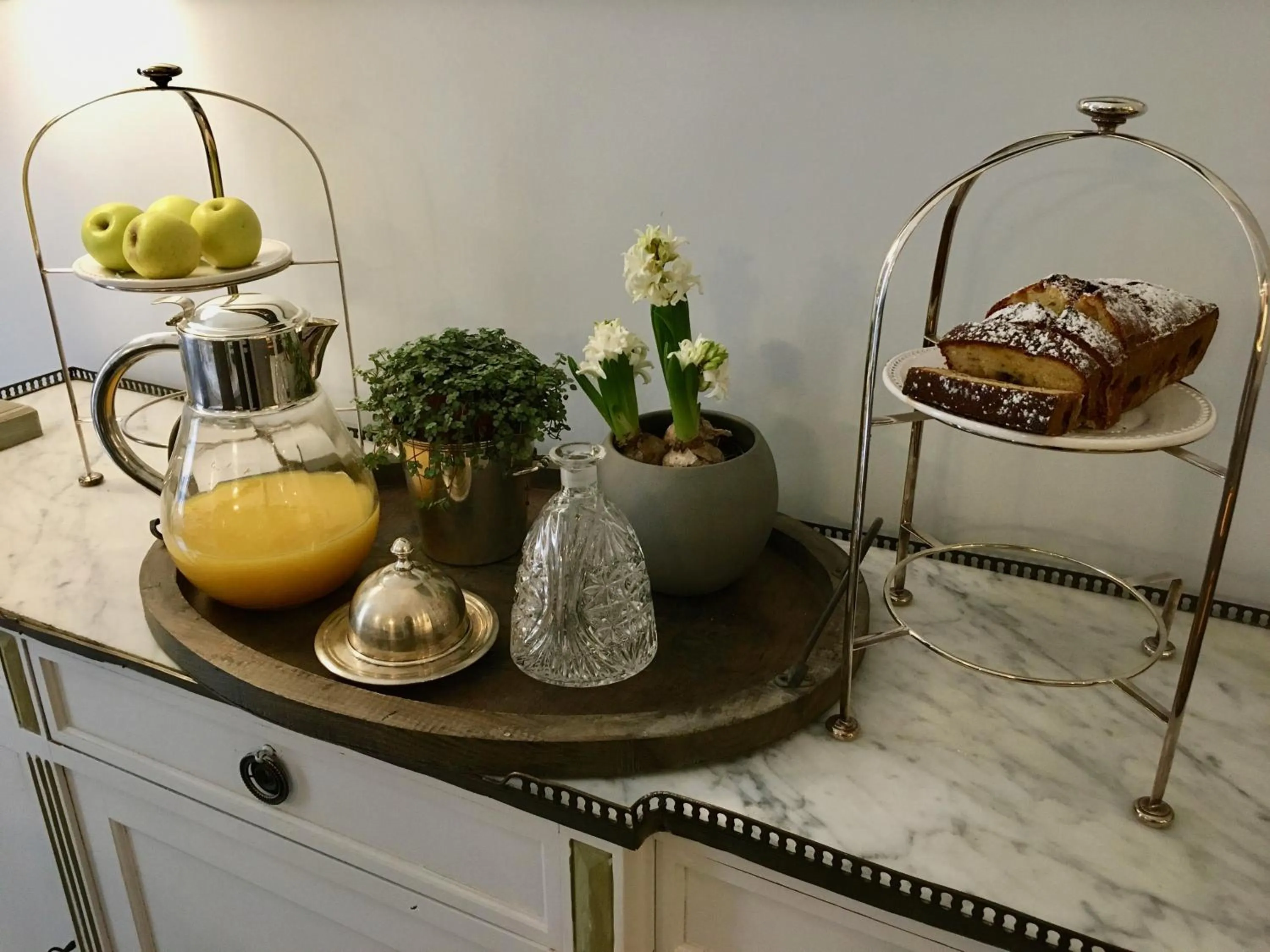 Food and drinks in B&B Maison d'Hôtes - Château de Jouques