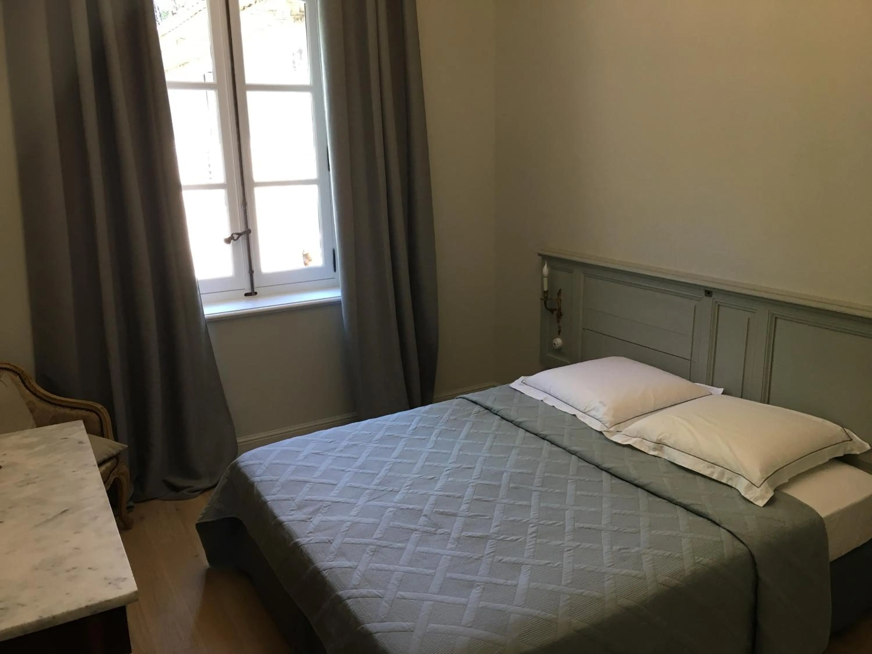 Bed in B&B Maison d'Hôtes - Château de Jouques