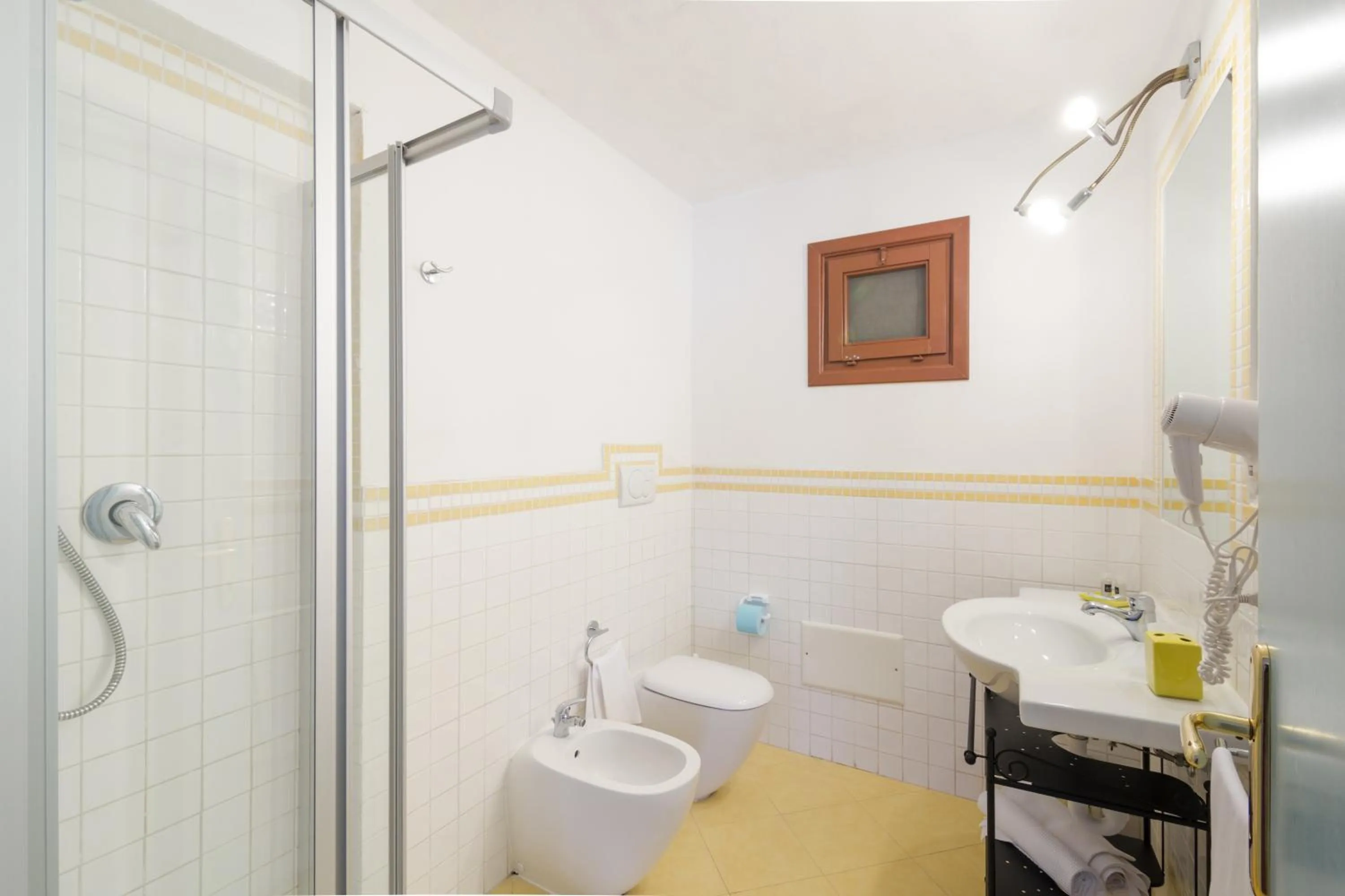 Bathroom in White Sand Residence