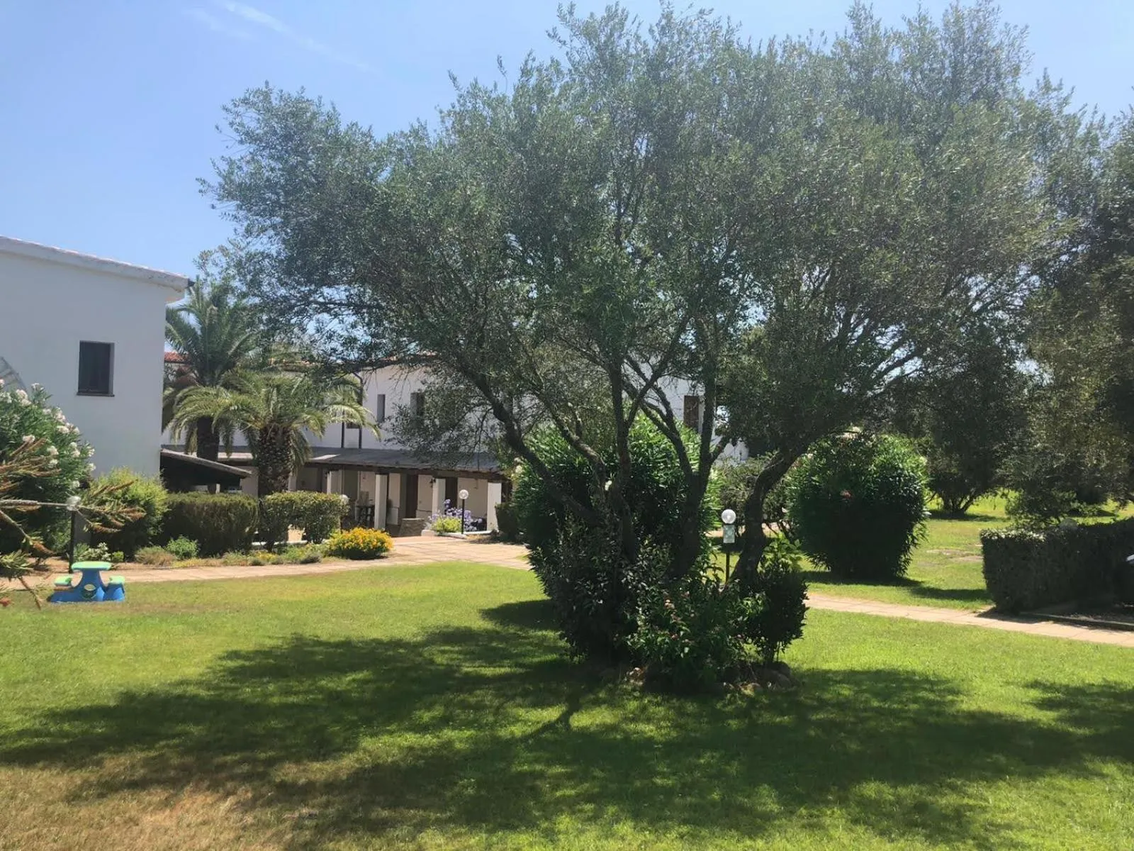 Facade/entrance in White Sand Residence