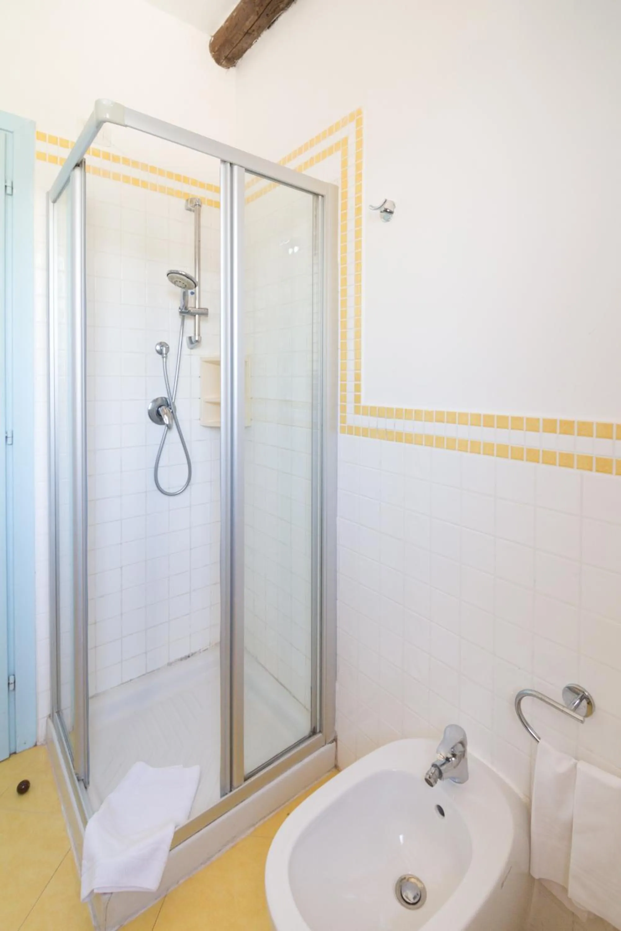 Bathroom in White Sand Residence